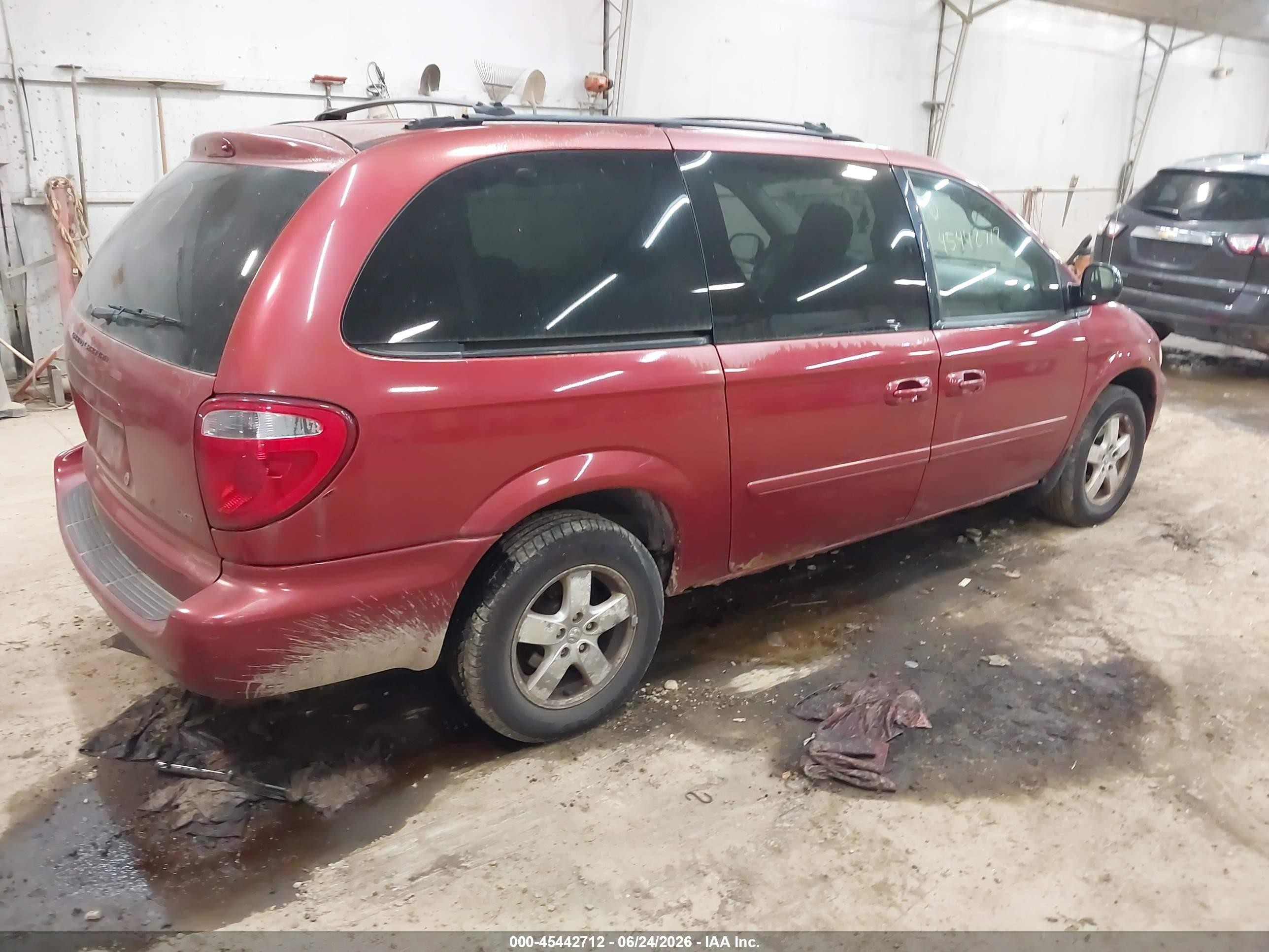 2007 Dodge Grand Caravan Sxt Темно-бордовый vin: 2D4GP44L67R324224