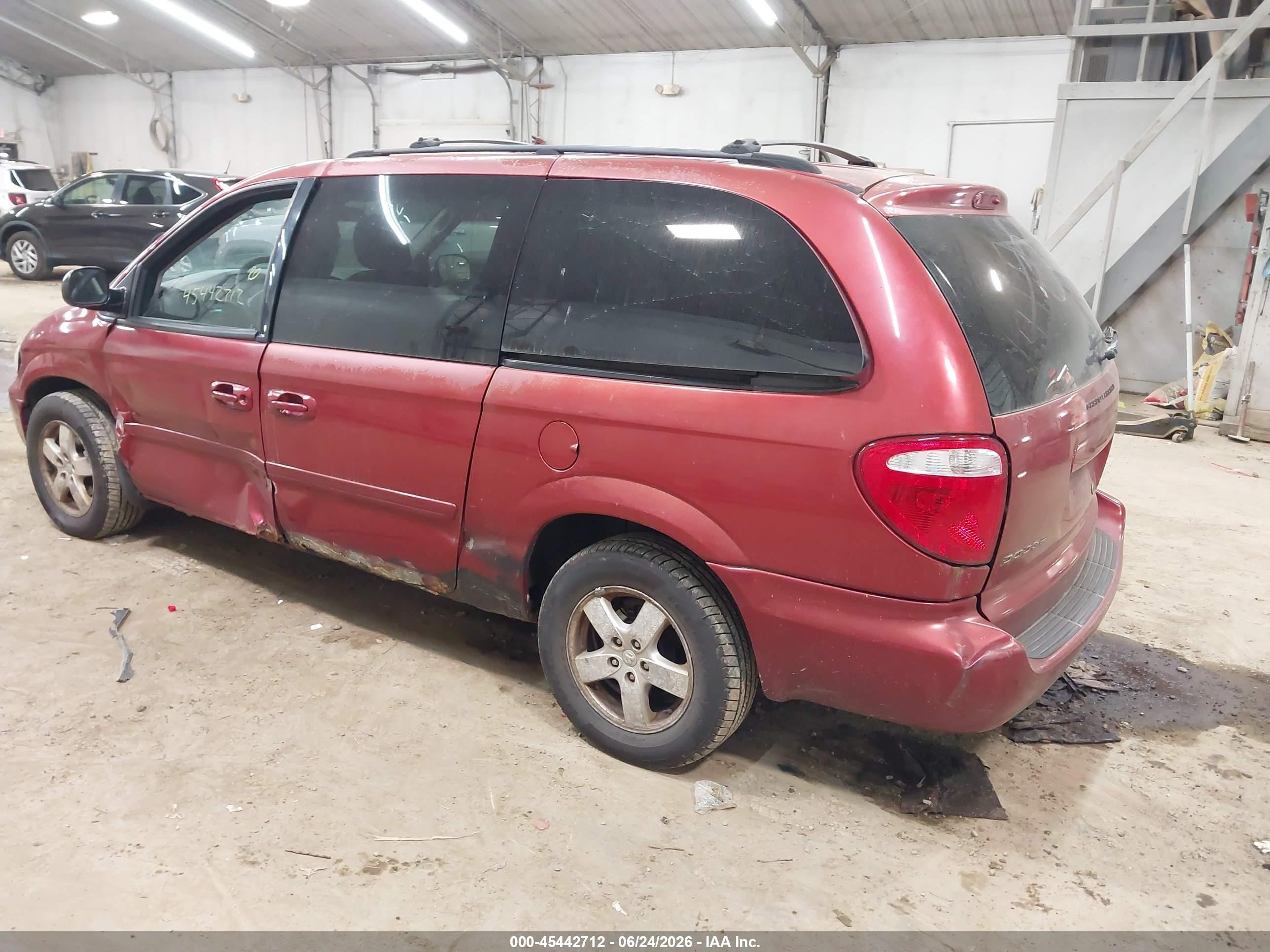 2007 Dodge Grand Caravan Sxt Темно-бордовый vin: 2D4GP44L67R324224