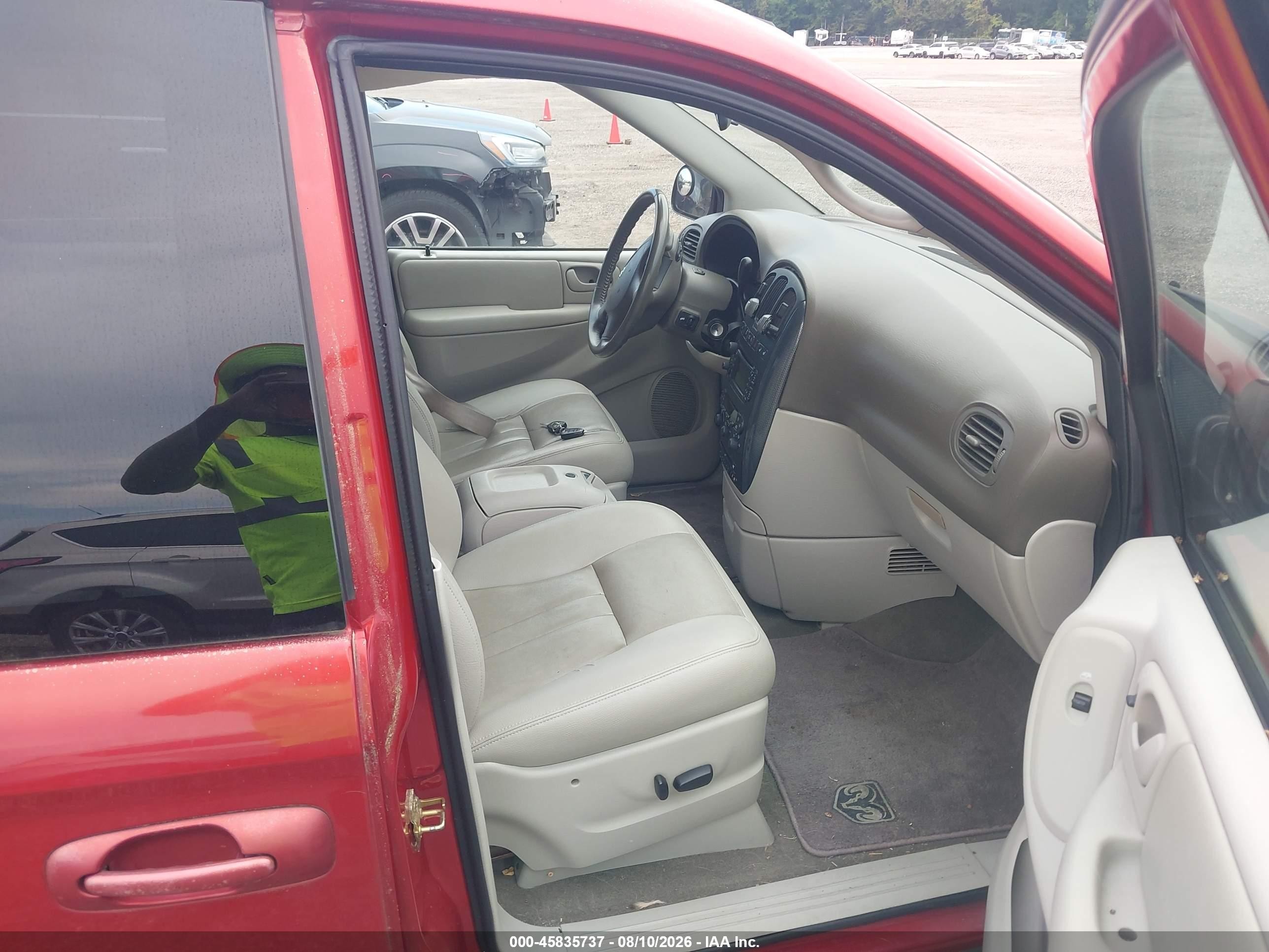 2005 Dodge Grand Caravan Sxt Red vin: 2D4GP44L75R471925