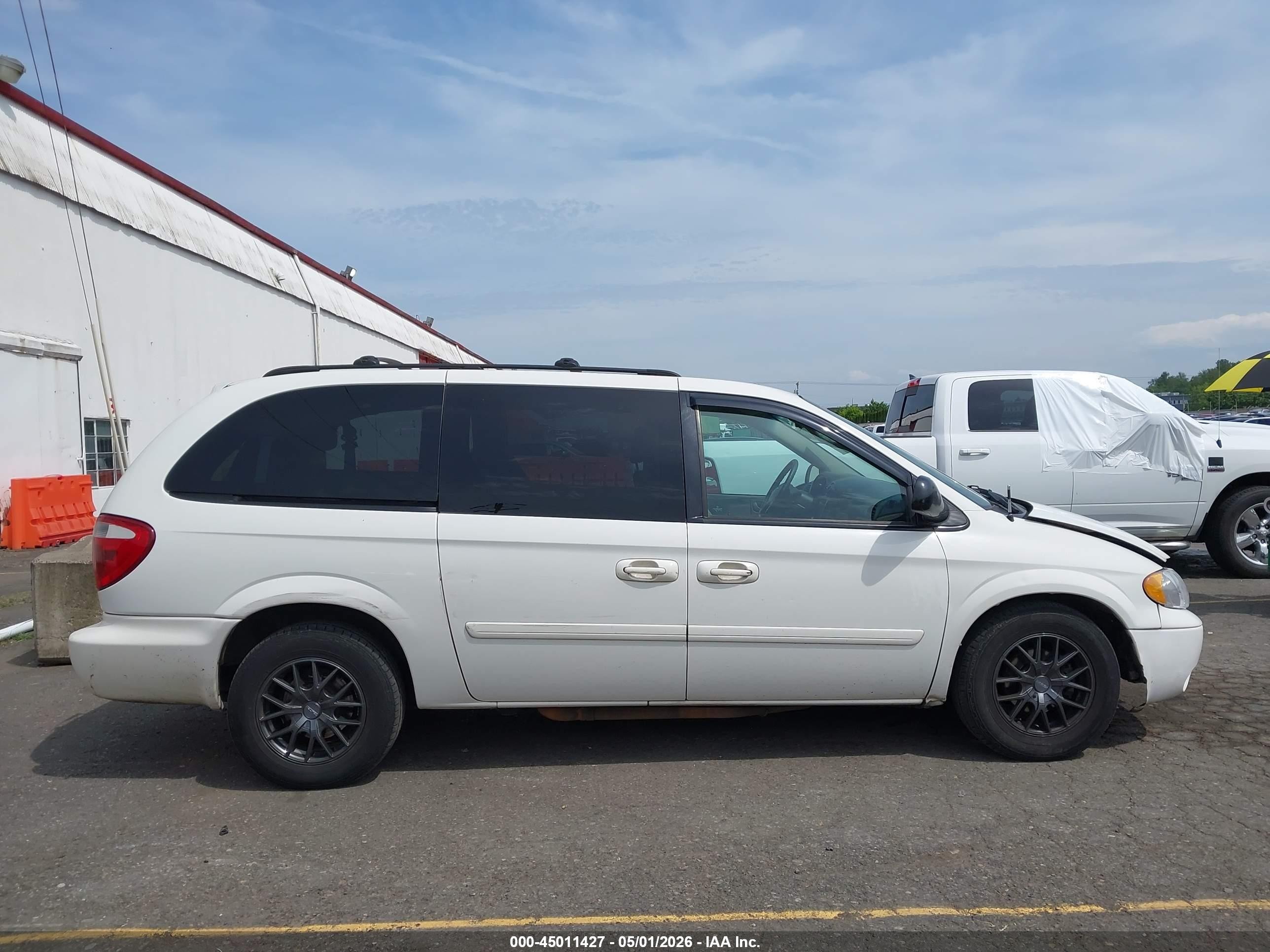 2006 Dodge Grand Caravan Sxt White vin: 2D4GP44L76R816212