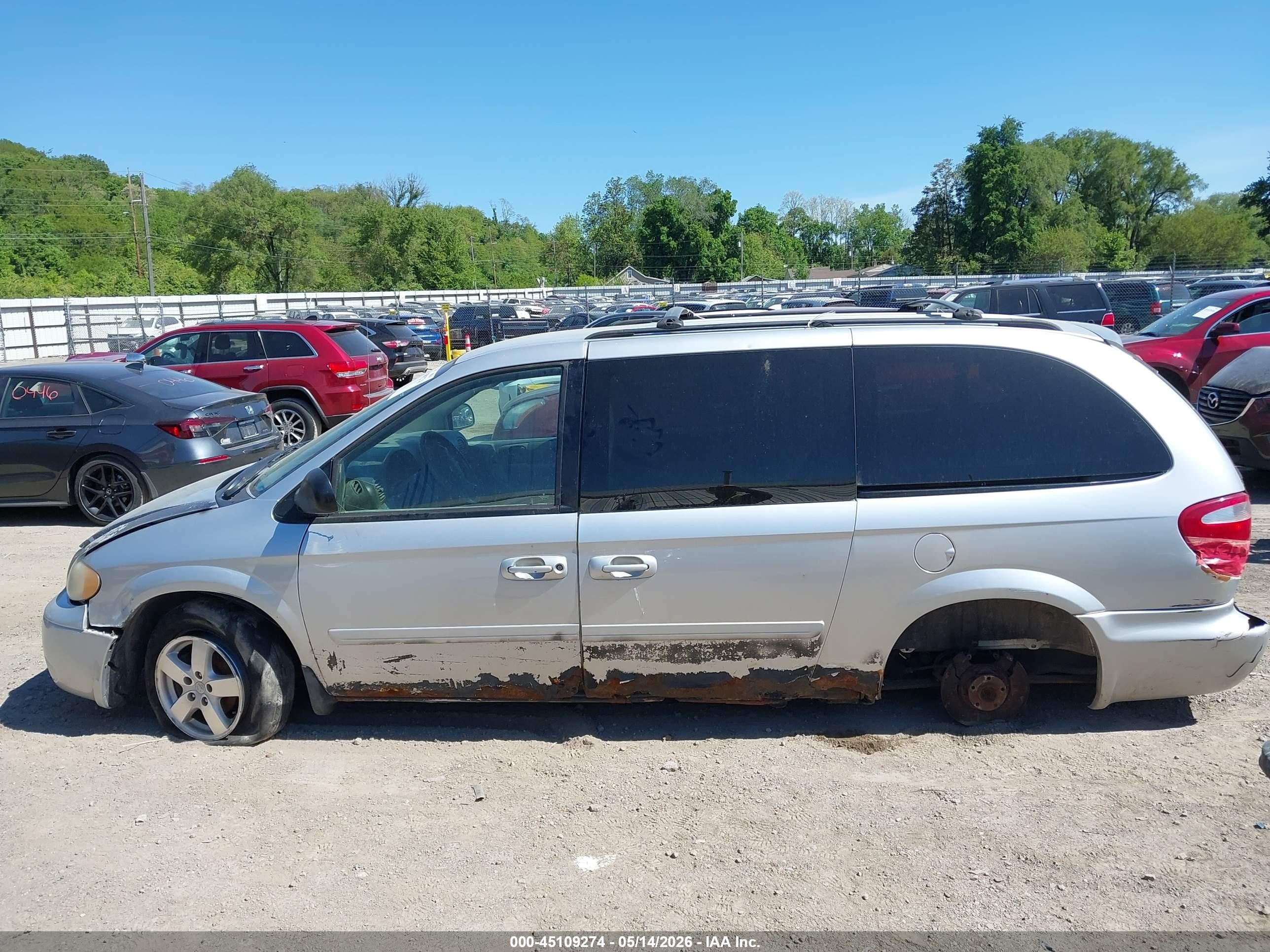 2007 Dodge Grand Caravan Sxt Silver vin: 2D4GP44L77R105742