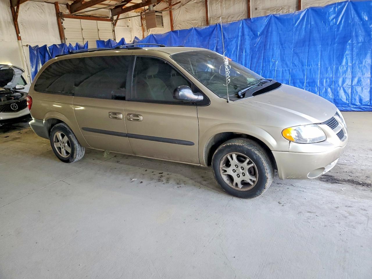 2003 Dodge Grand Caravan Sport Желто-коричневый vin: 2D4GP44L83R104156