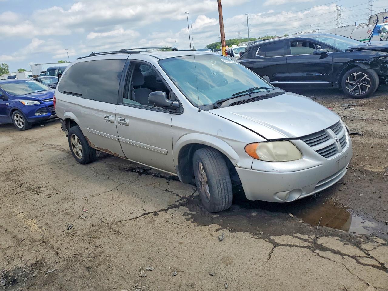 2005 Dodge Grand Caravan Sxt Серебряный vin: 2D4GP44L85R129626