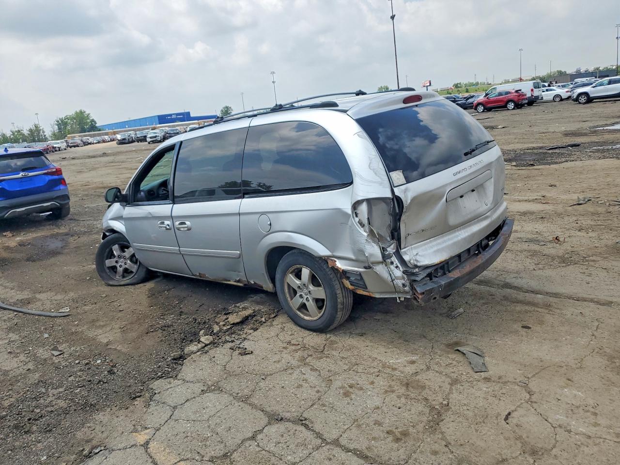 2005 Dodge Grand Caravan Sxt Серебряный vin: 2D4GP44L85R129626