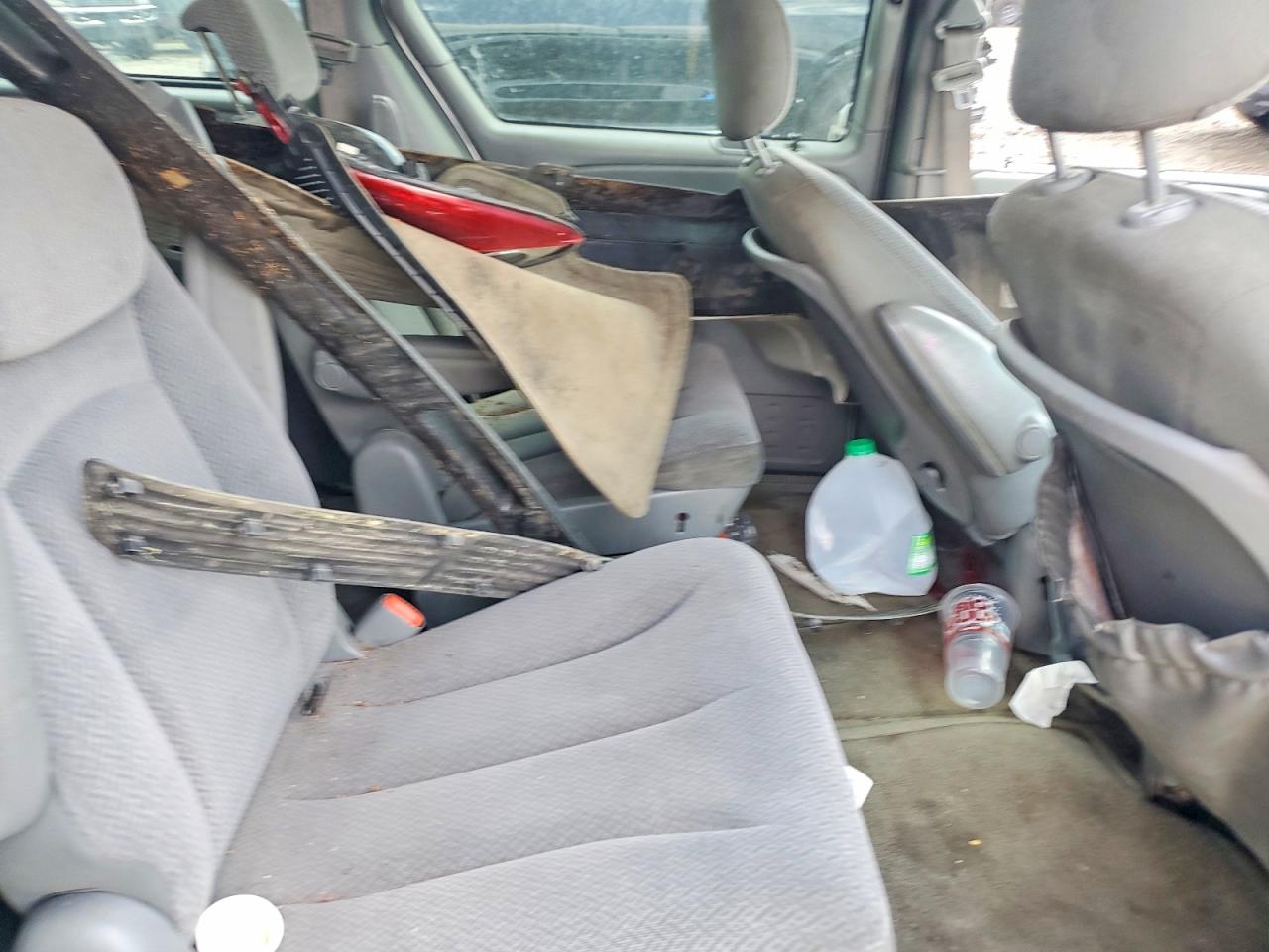 2005 Dodge Grand Caravan Sxt Серебряный vin: 2D4GP44L85R129626