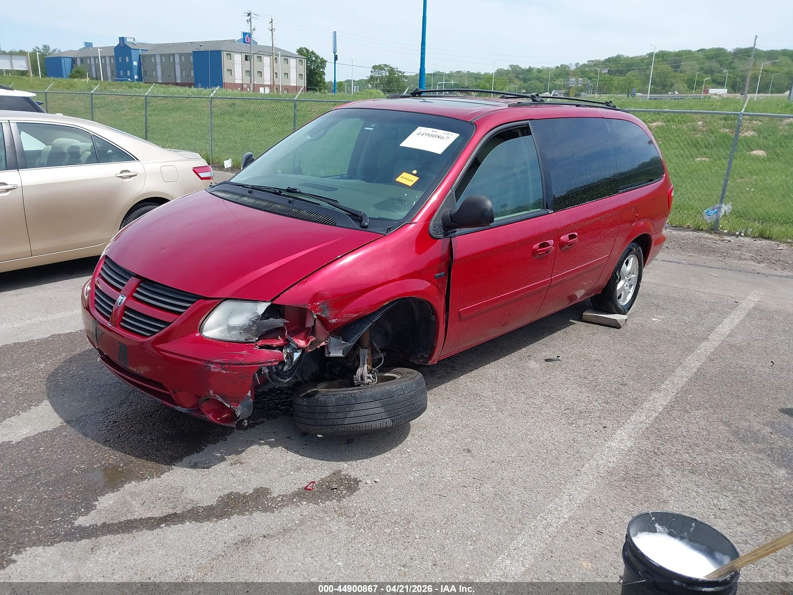 2005 Dodge Grand Caravan Sxt Red vin: 2D4GP44L85R382235