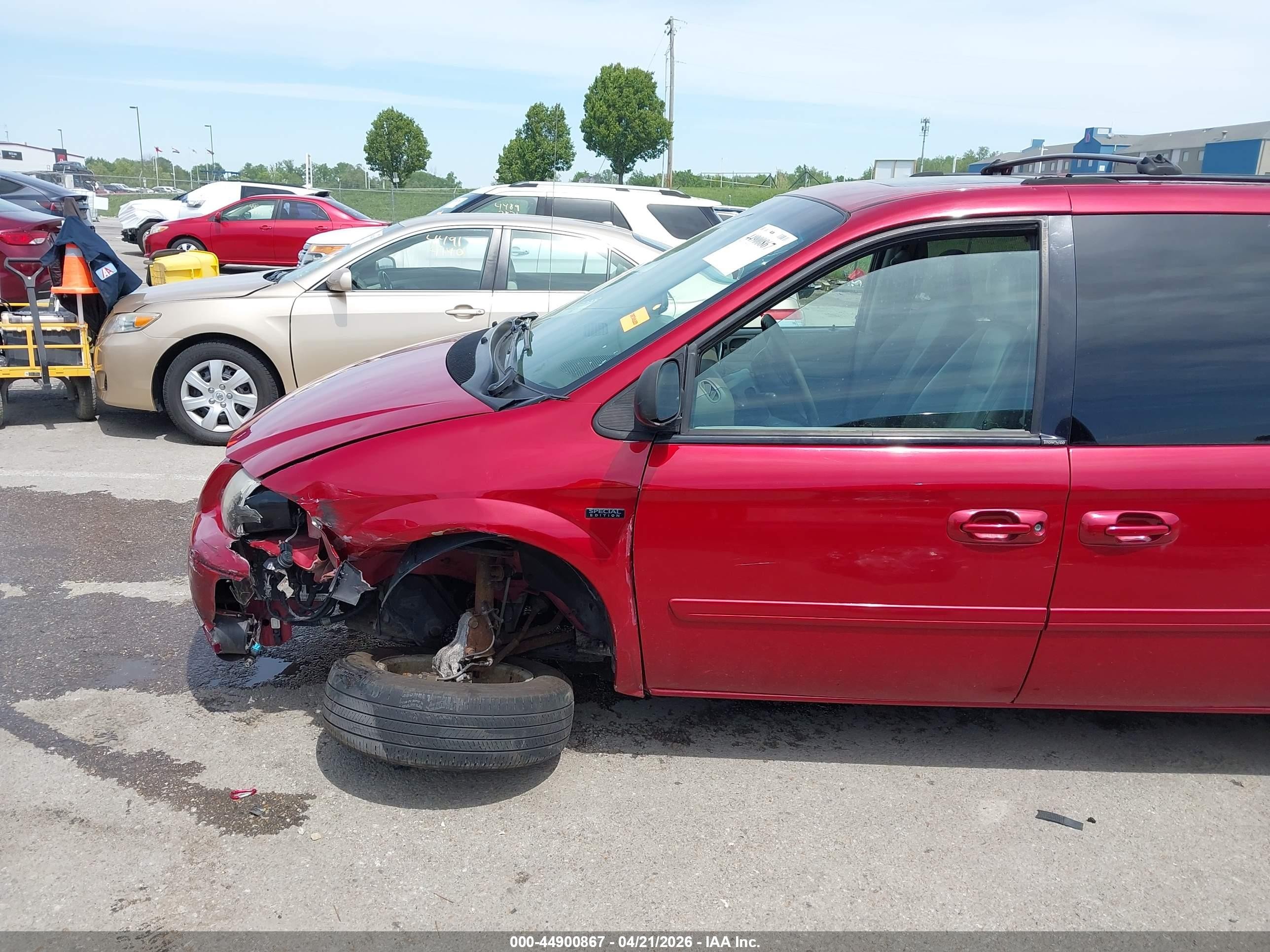 2005 Dodge Grand Caravan Sxt Red vin: 2D4GP44L85R382235