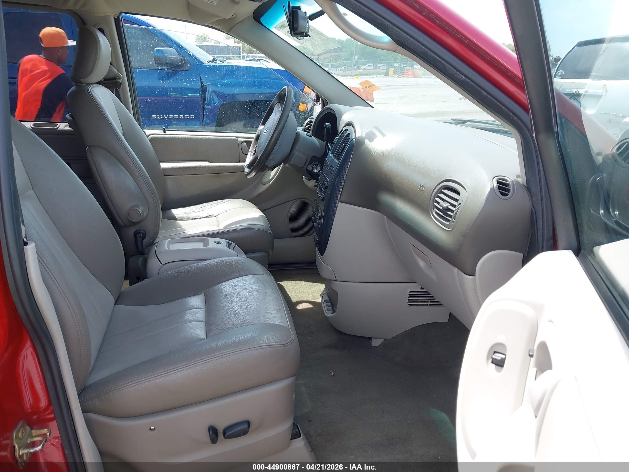 2005 Dodge Grand Caravan Sxt Red vin: 2D4GP44L85R382235