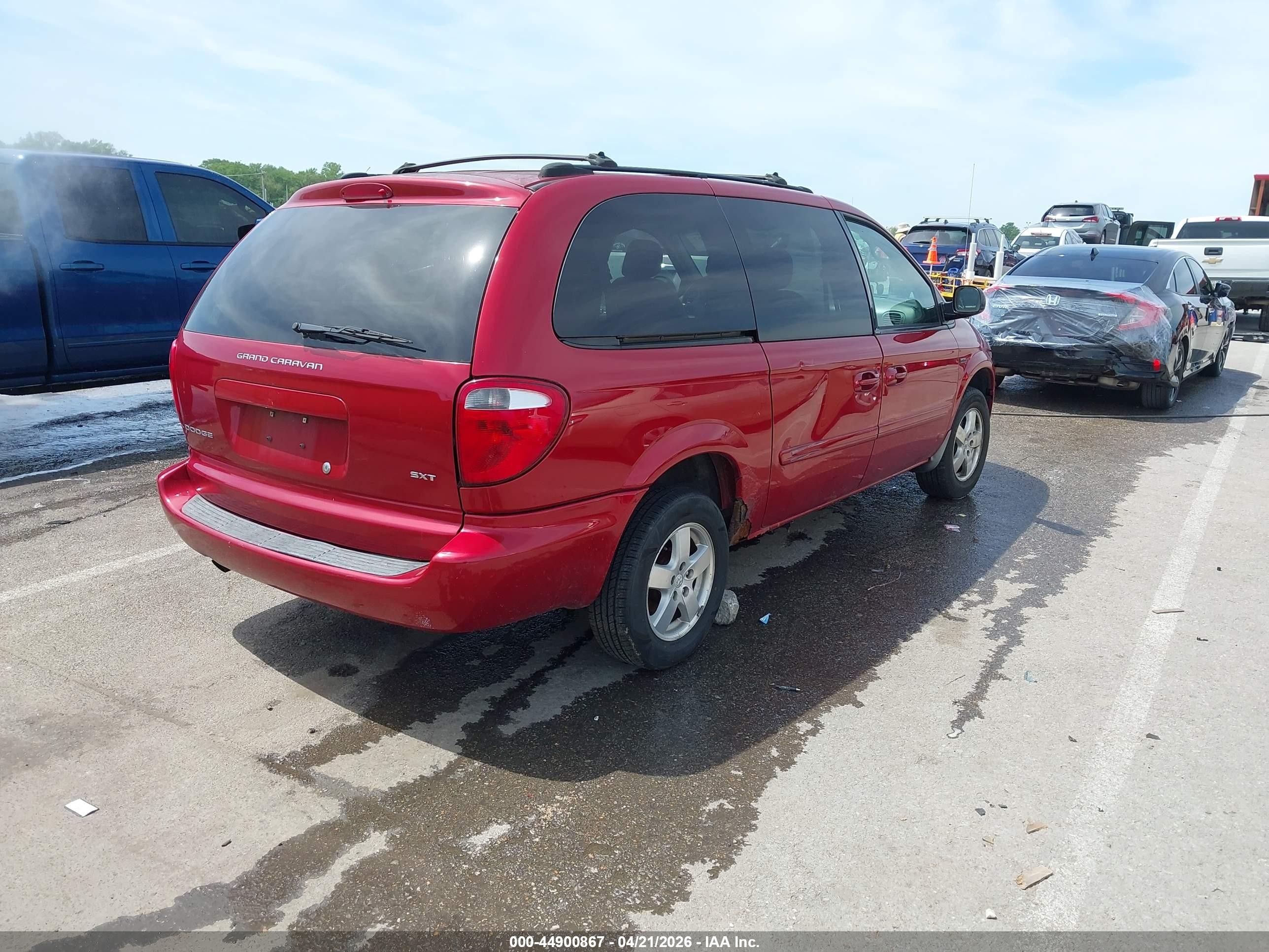2005 Dodge Grand Caravan Sxt Red vin: 2D4GP44L85R382235
