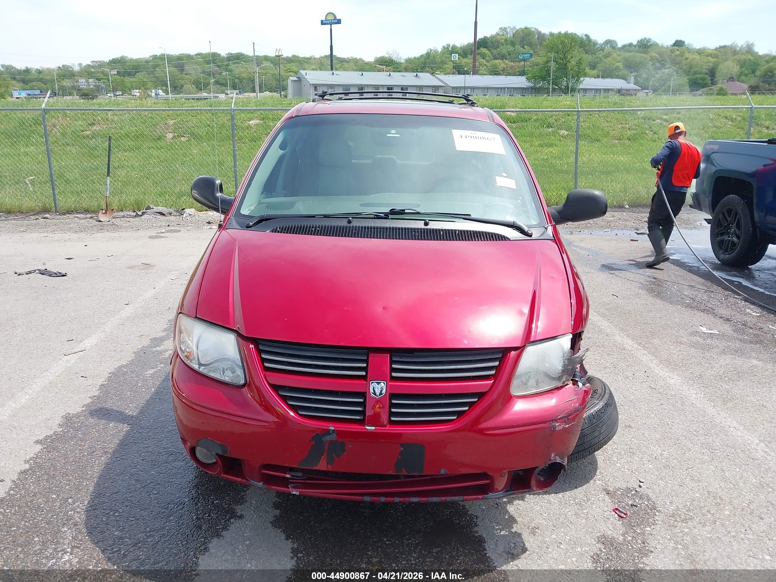 2005 Dodge Grand Caravan Sxt Red vin: 2D4GP44L85R382235