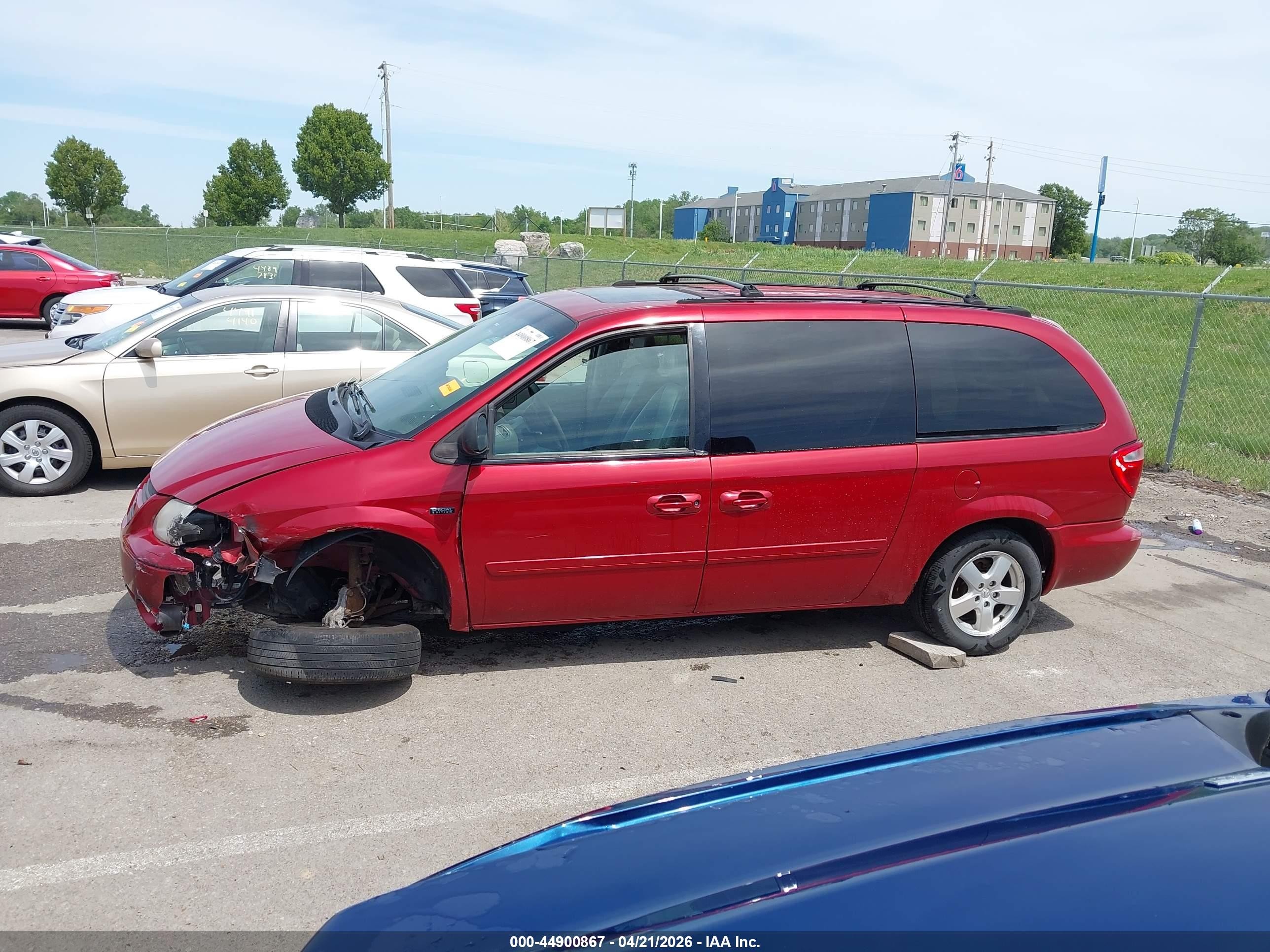 2005 Dodge Grand Caravan Sxt Red vin: 2D4GP44L85R382235