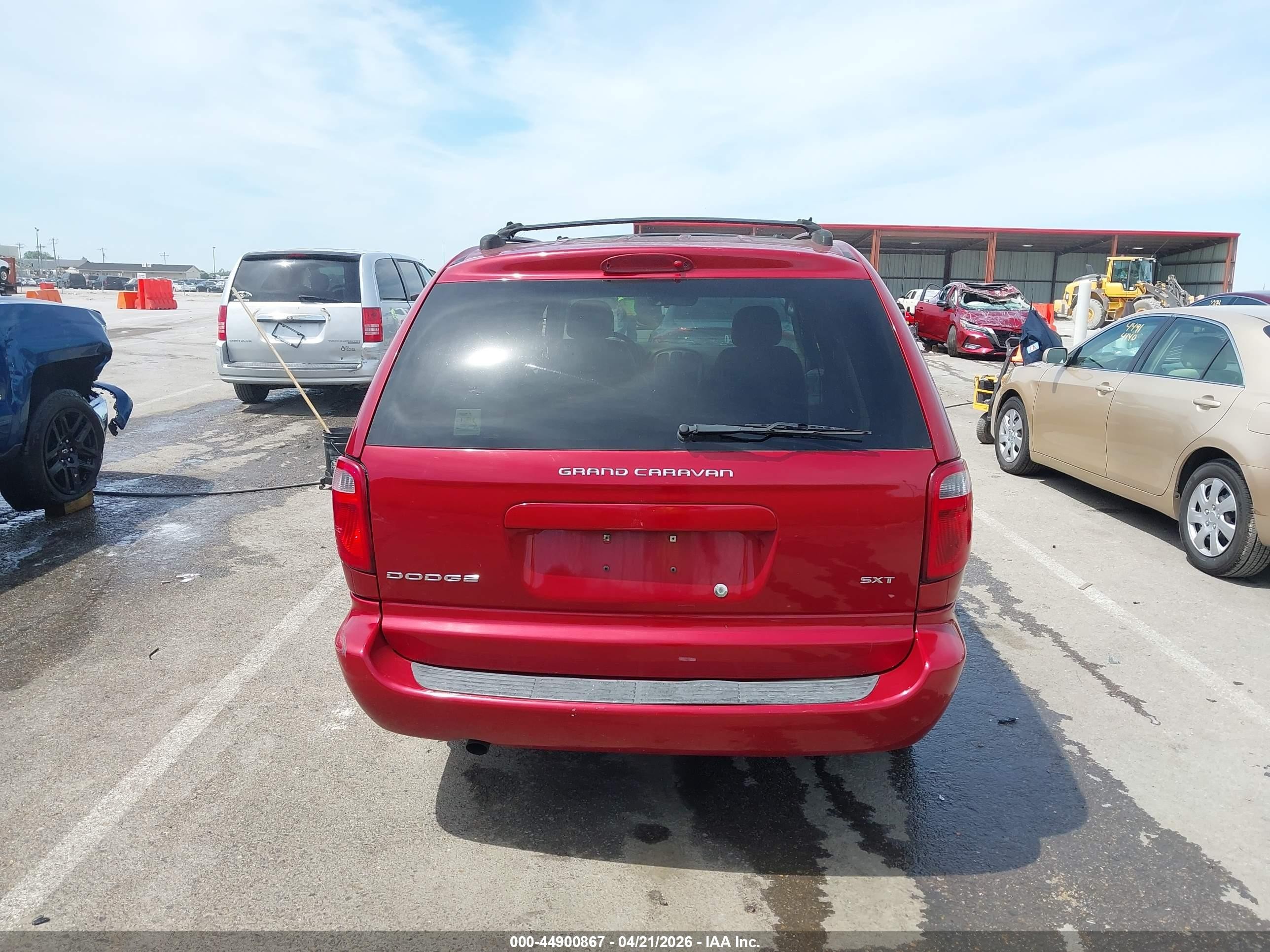 2005 Dodge Grand Caravan Sxt Red vin: 2D4GP44L85R382235
