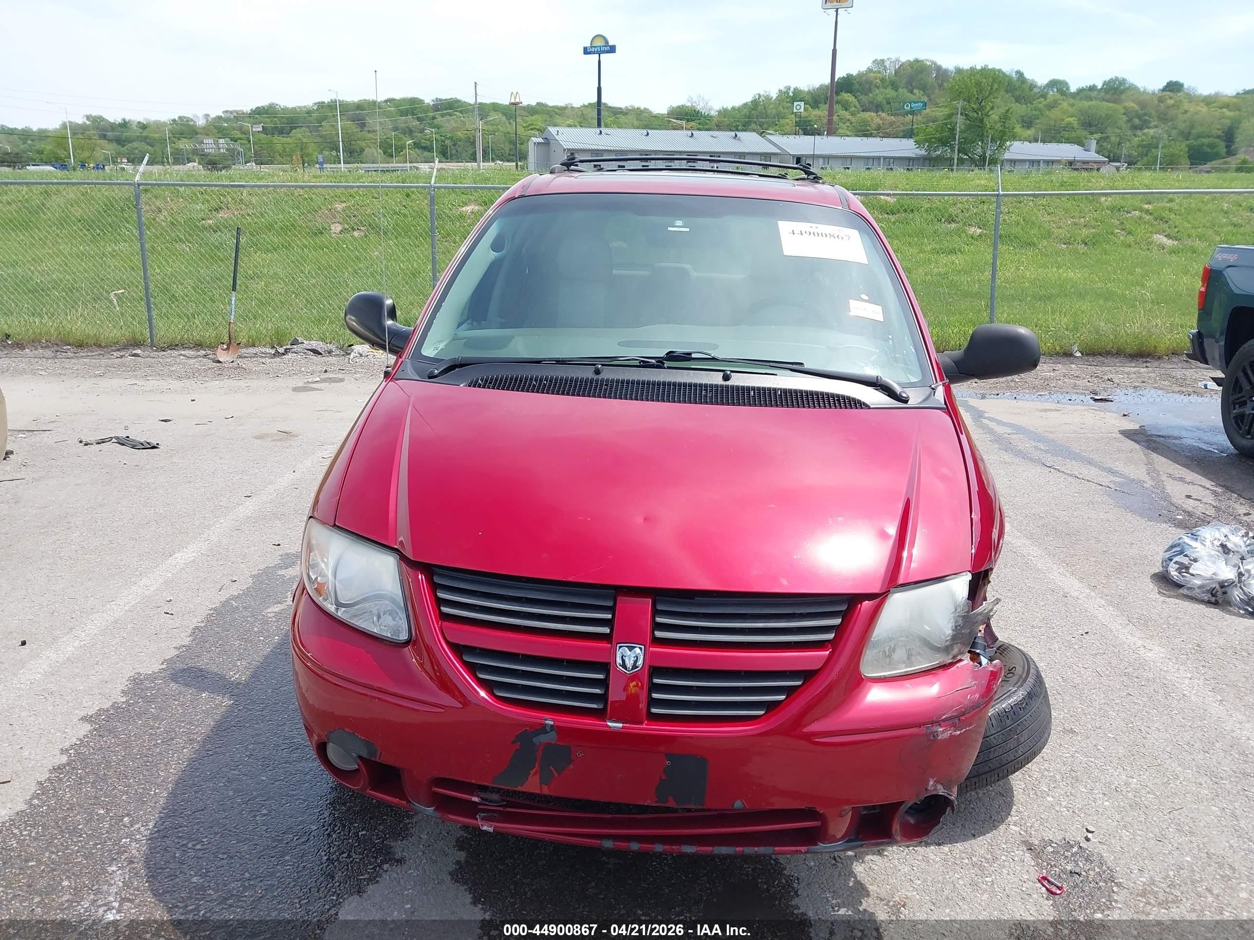 2005 Dodge Grand Caravan Sxt Red vin: 2D4GP44L85R382235