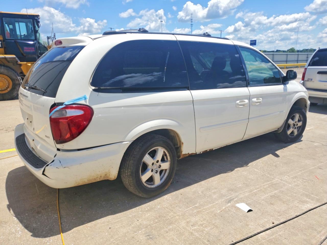 2005 Dodge Grand Caravan Sxt White vin: 2D4GP44L85R531727