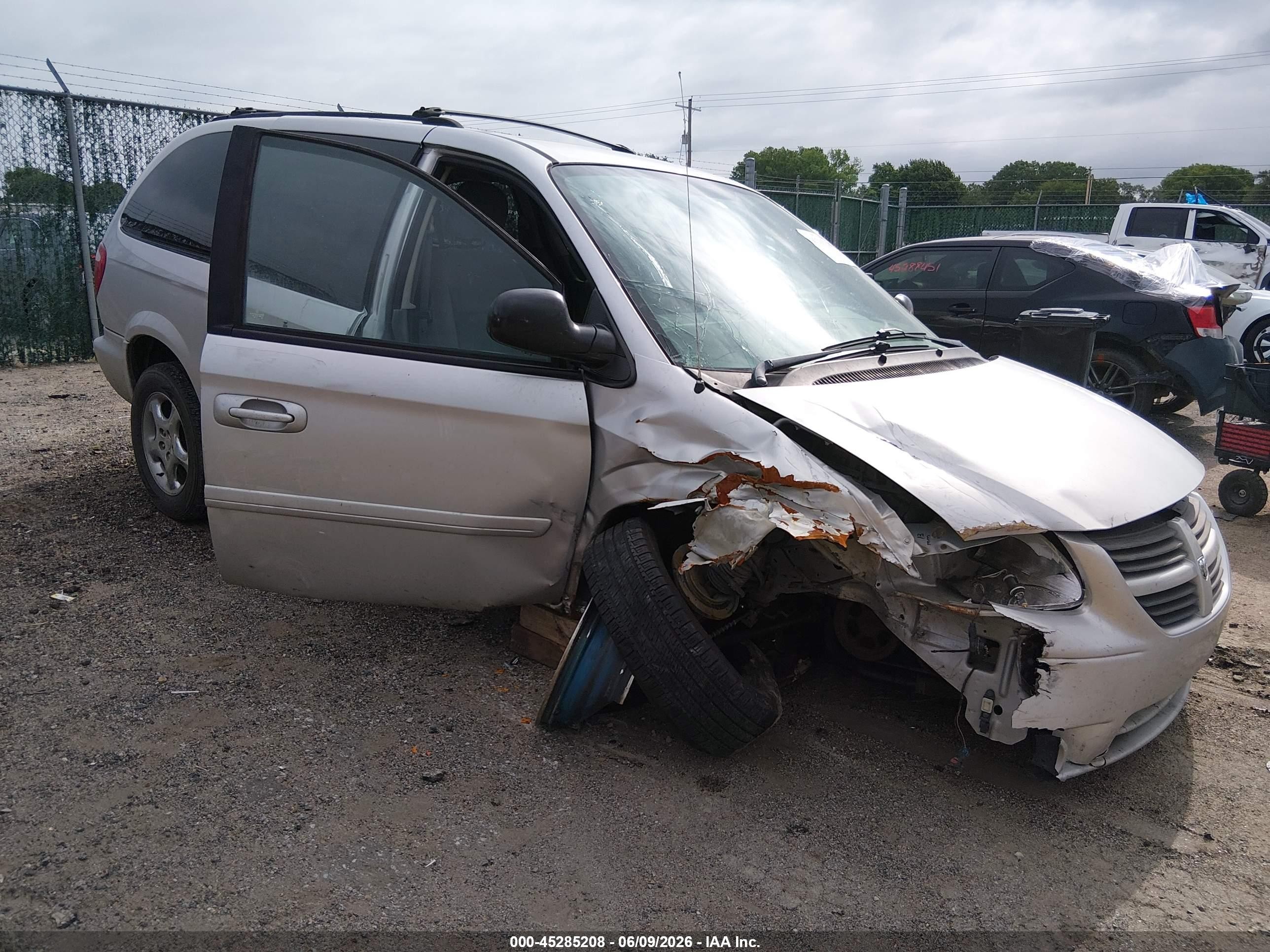 2006 Dodge Grand Caravan Sxt Silver vin: 2D4GP44L86R761947