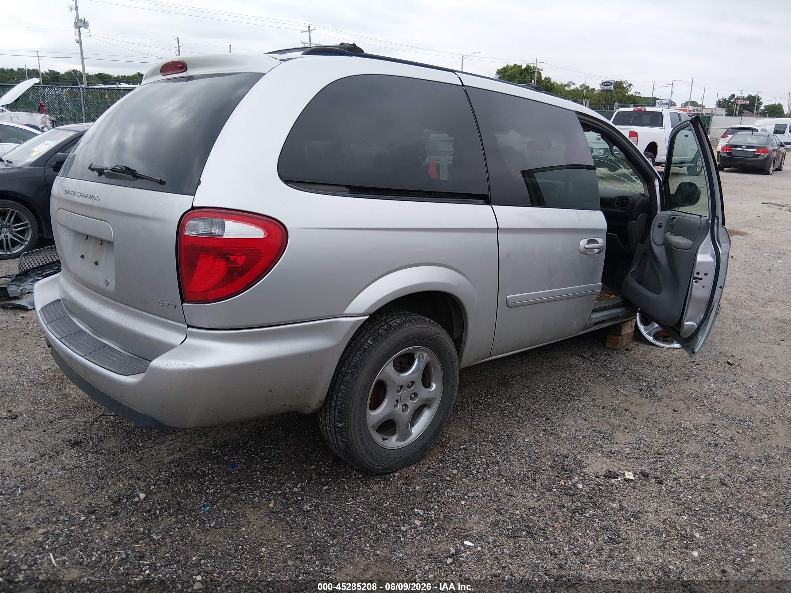 2006 Dodge Grand Caravan Sxt Silver vin: 2D4GP44L86R761947