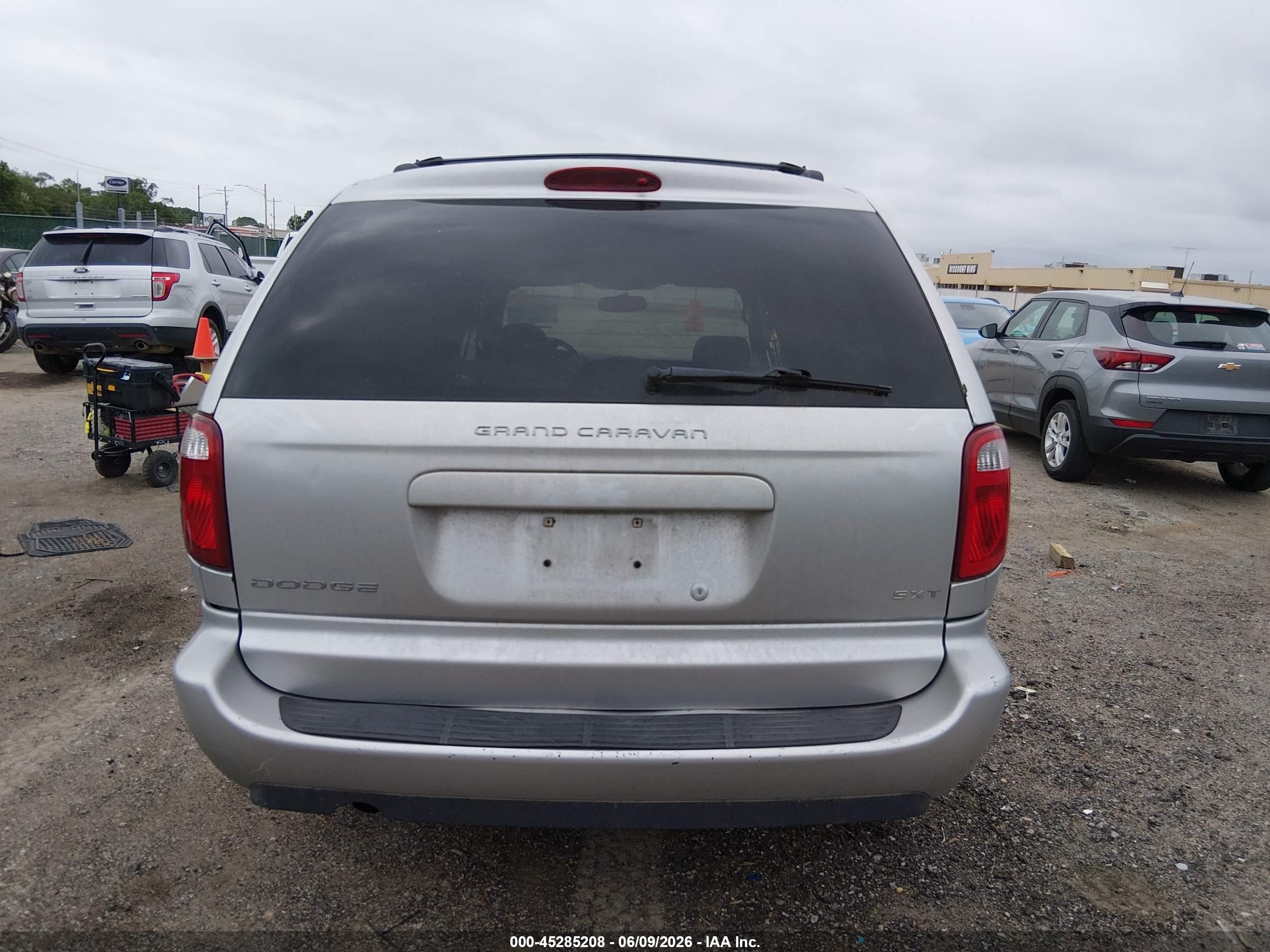 2006 Dodge Grand Caravan Sxt Silver vin: 2D4GP44L86R761947