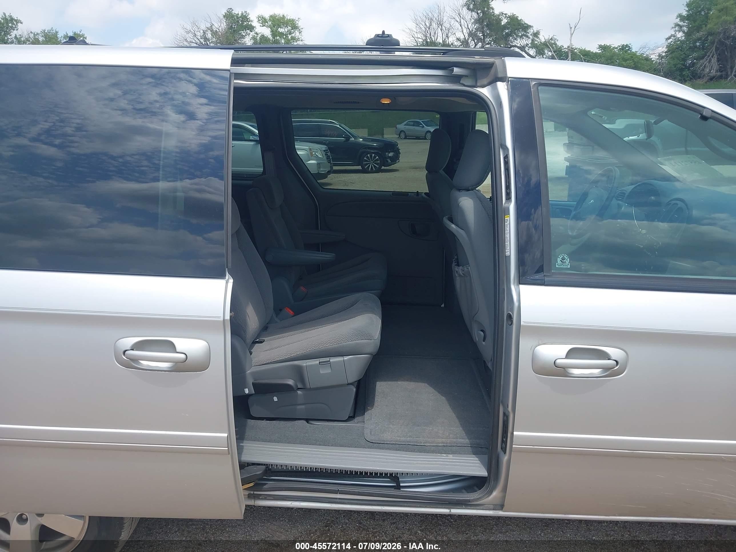 2005 Dodge Caravan Sxt Silver vin: 2D4GP44L95R113869