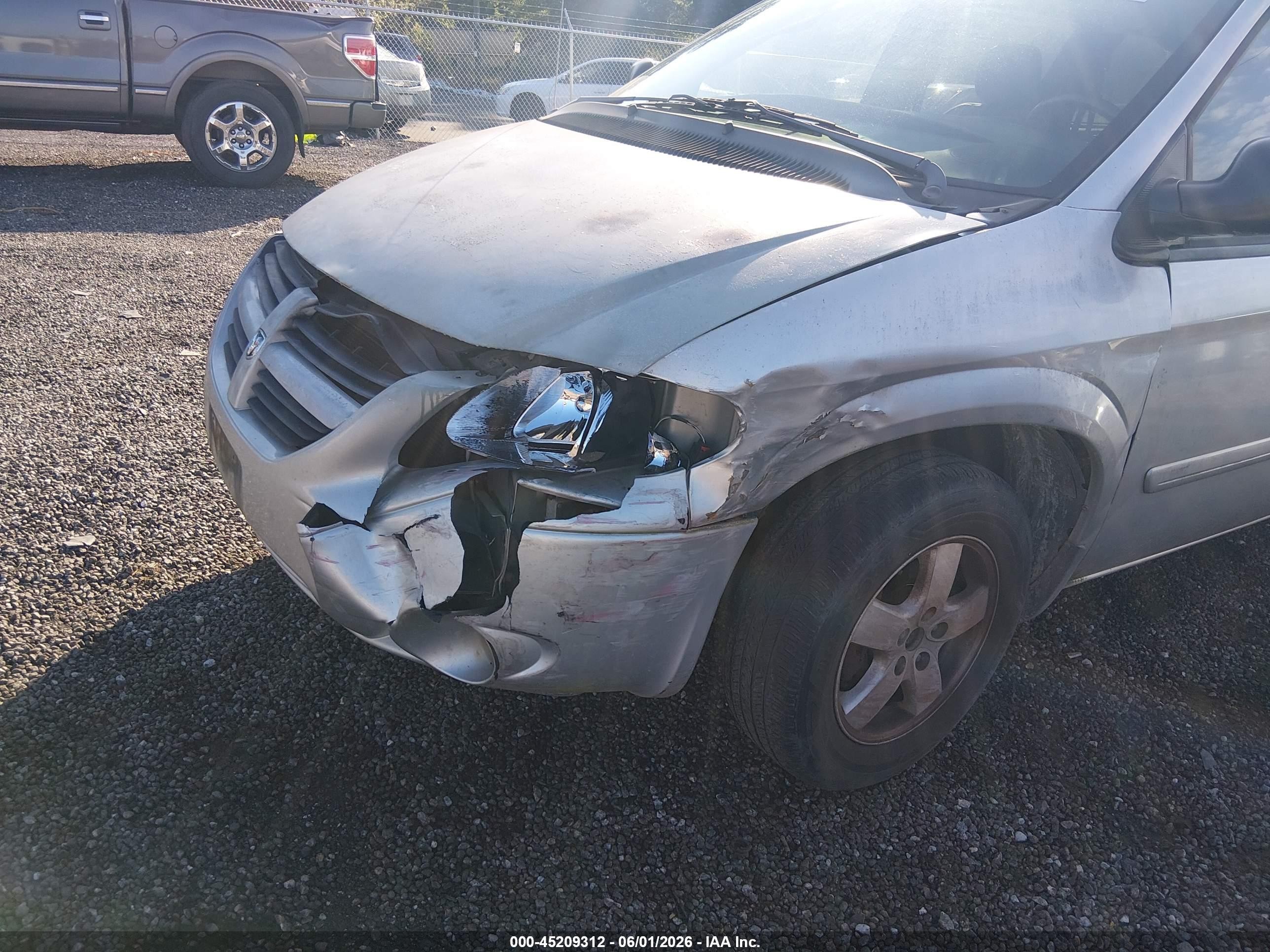 2005 Dodge Grand Caravan Sxt Silver vin: 2D4GP44L95R186465