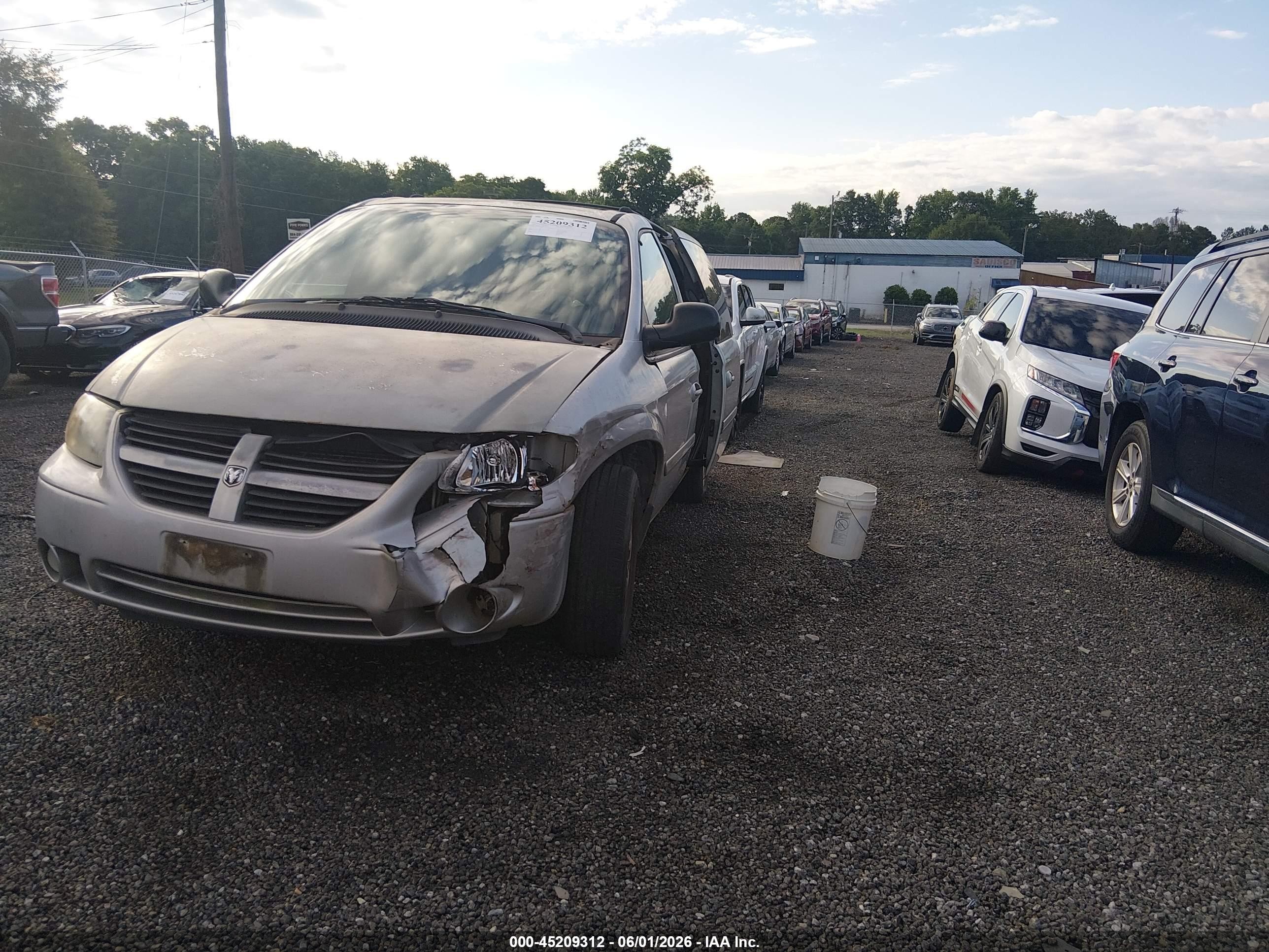 2005 Dodge Grand Caravan Sxt Silver vin: 2D4GP44L95R186465