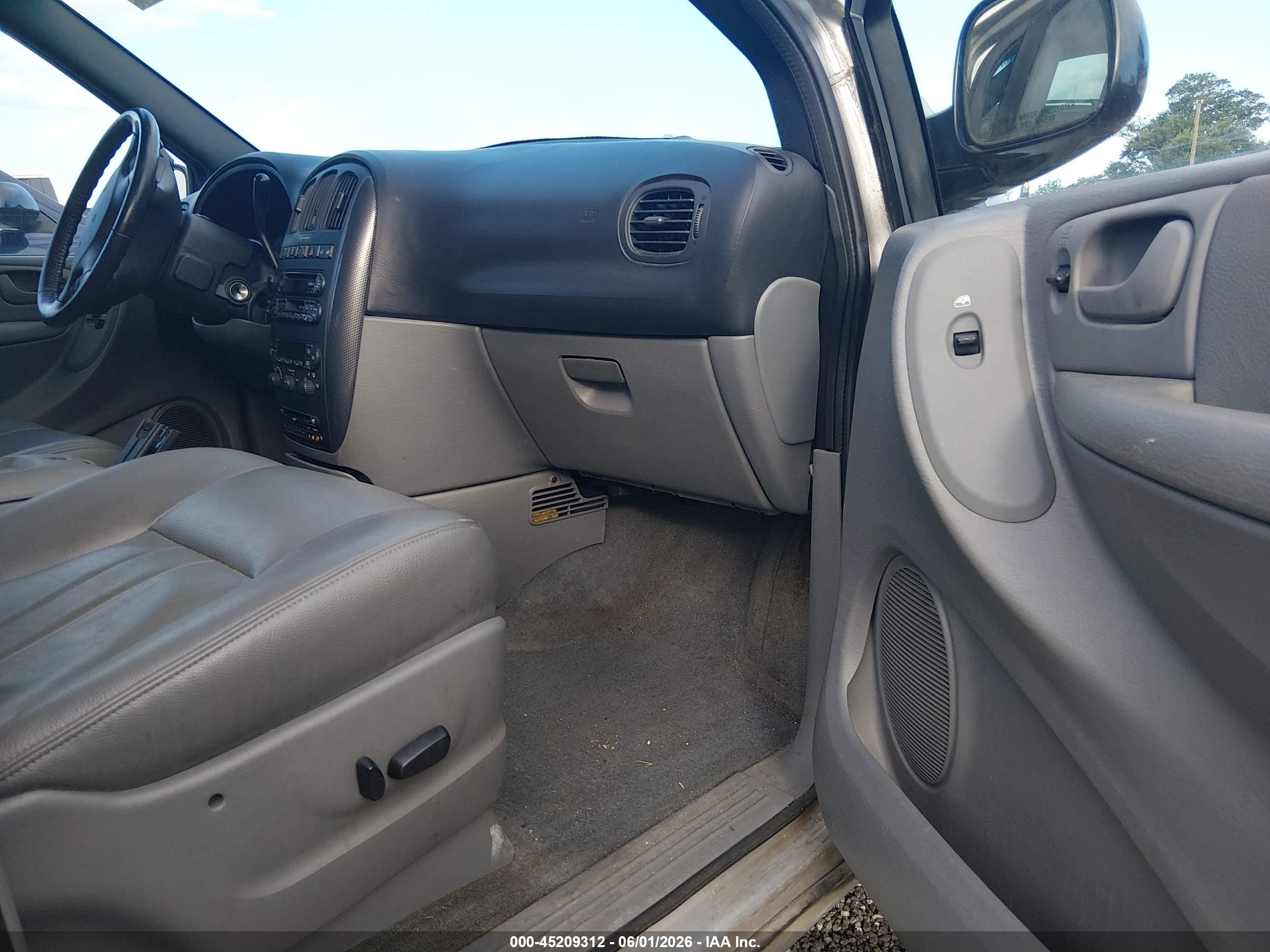 2005 Dodge Grand Caravan Sxt Silver vin: 2D4GP44L95R186465