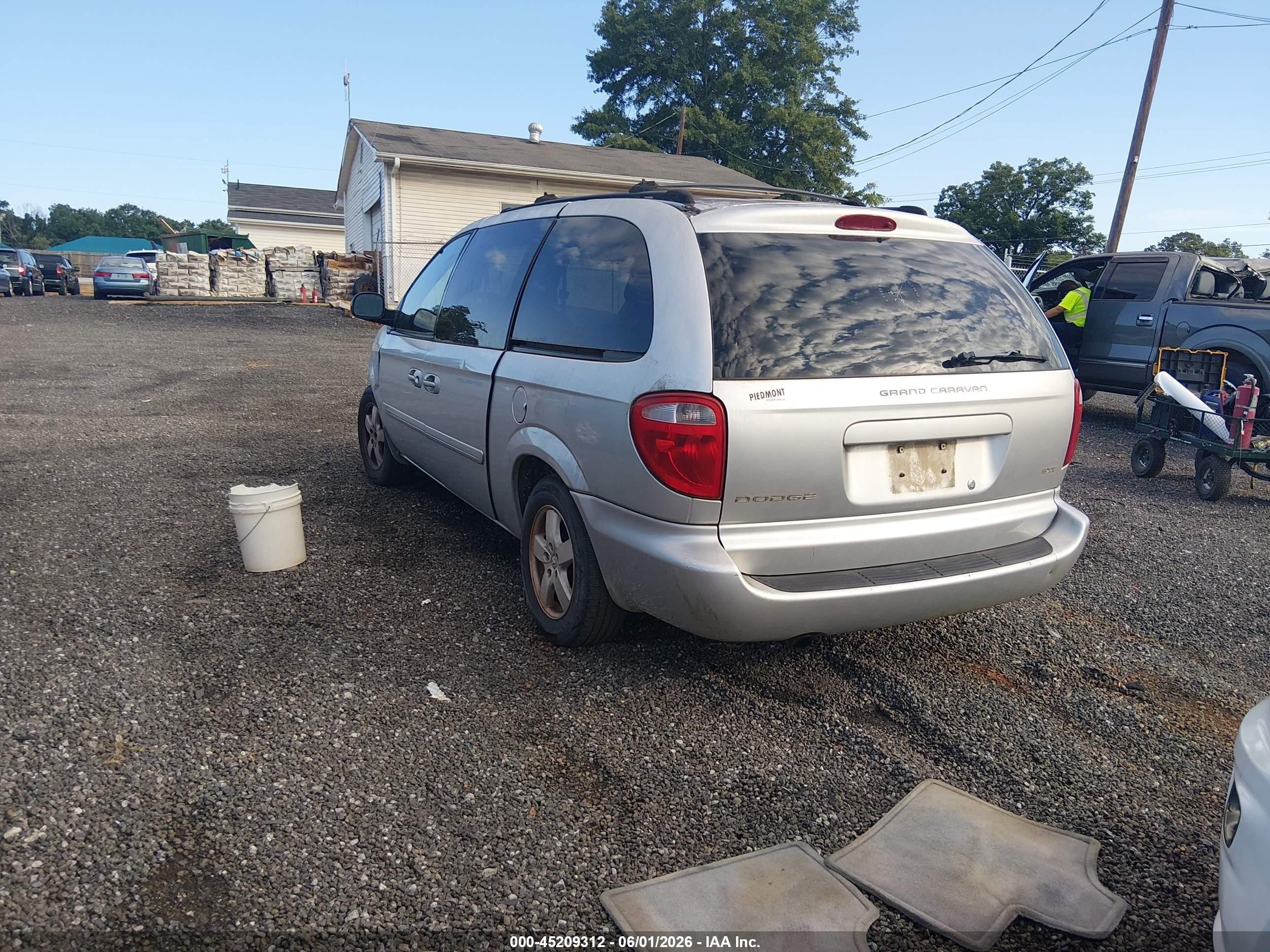 2005 Dodge Grand Caravan Sxt Silver vin: 2D4GP44L95R186465