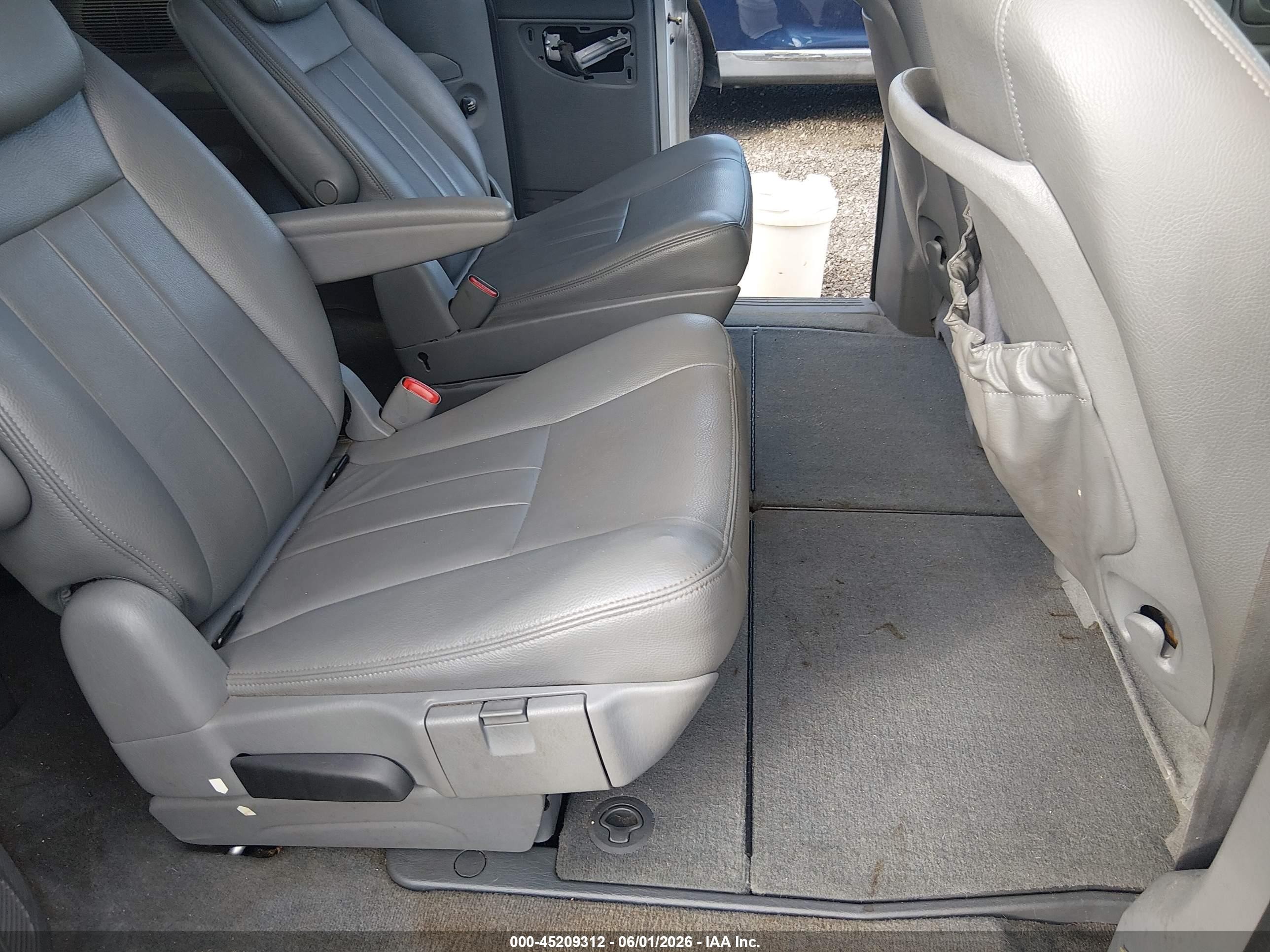 2005 Dodge Grand Caravan Sxt Silver vin: 2D4GP44L95R186465