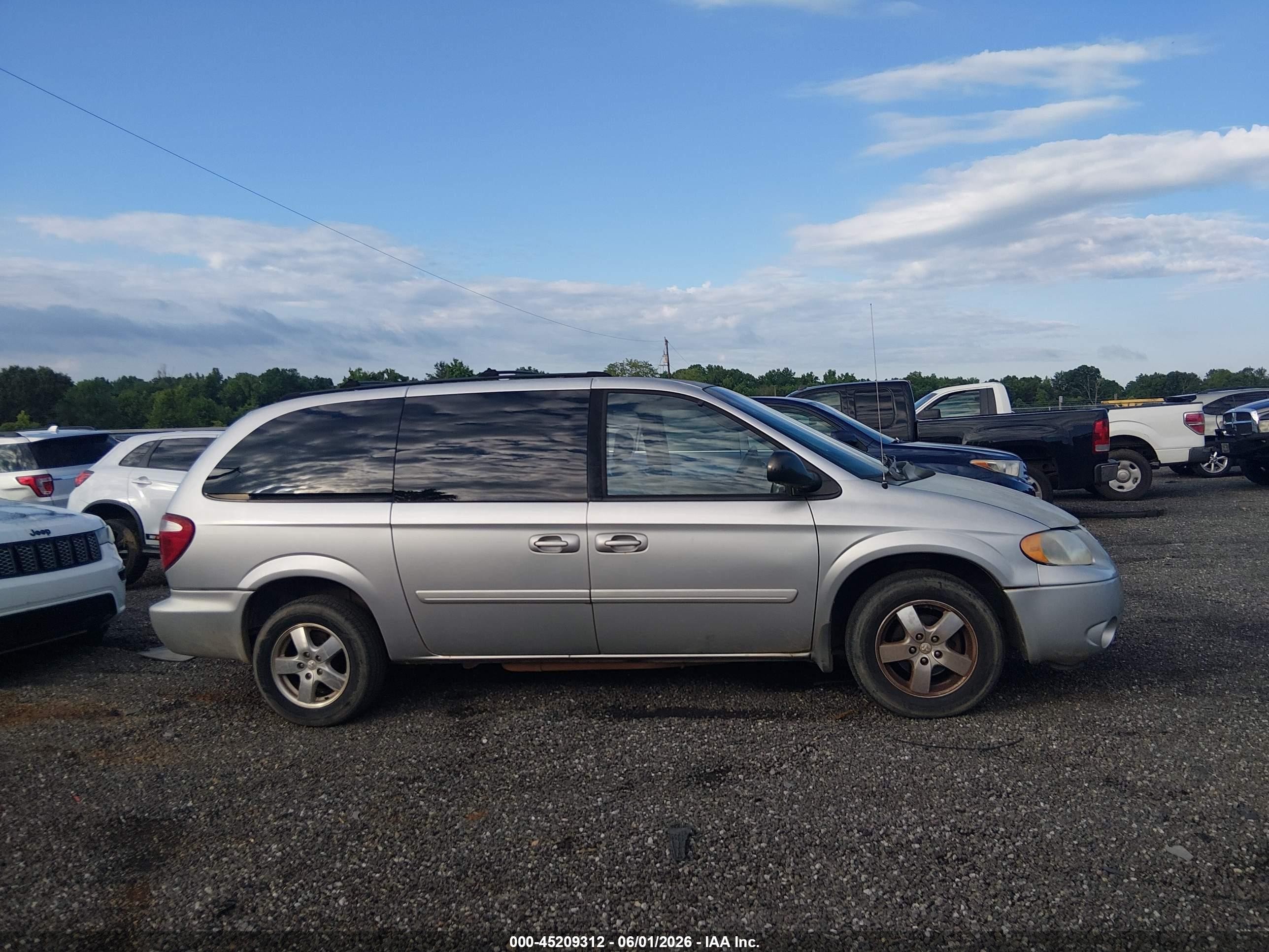 2005 Dodge Grand Caravan Sxt Silver vin: 2D4GP44L95R186465
