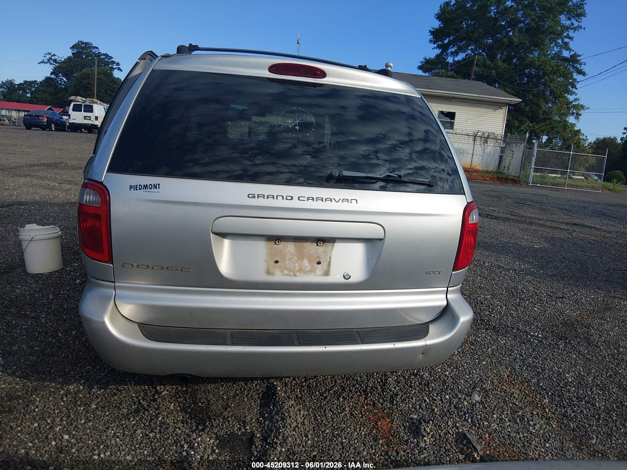 2005 Dodge Grand Caravan Sxt Silver vin: 2D4GP44L95R186465