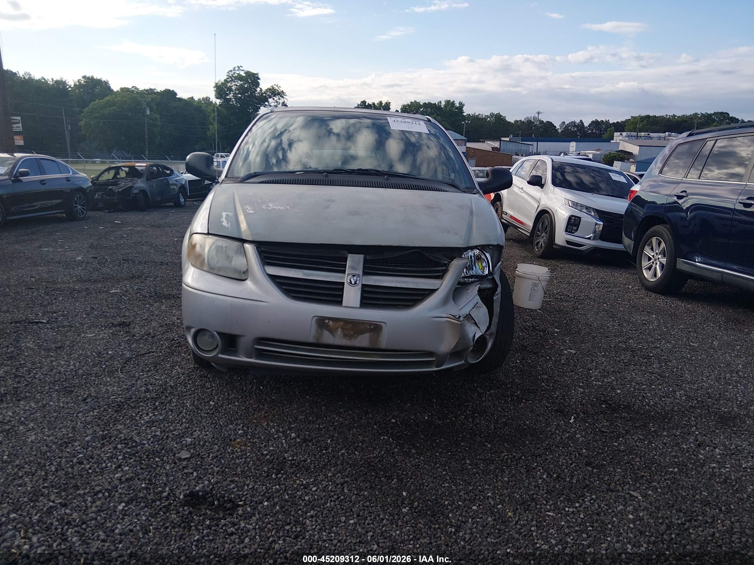 2005 Dodge Grand Caravan Sxt Silver vin: 2D4GP44L95R186465