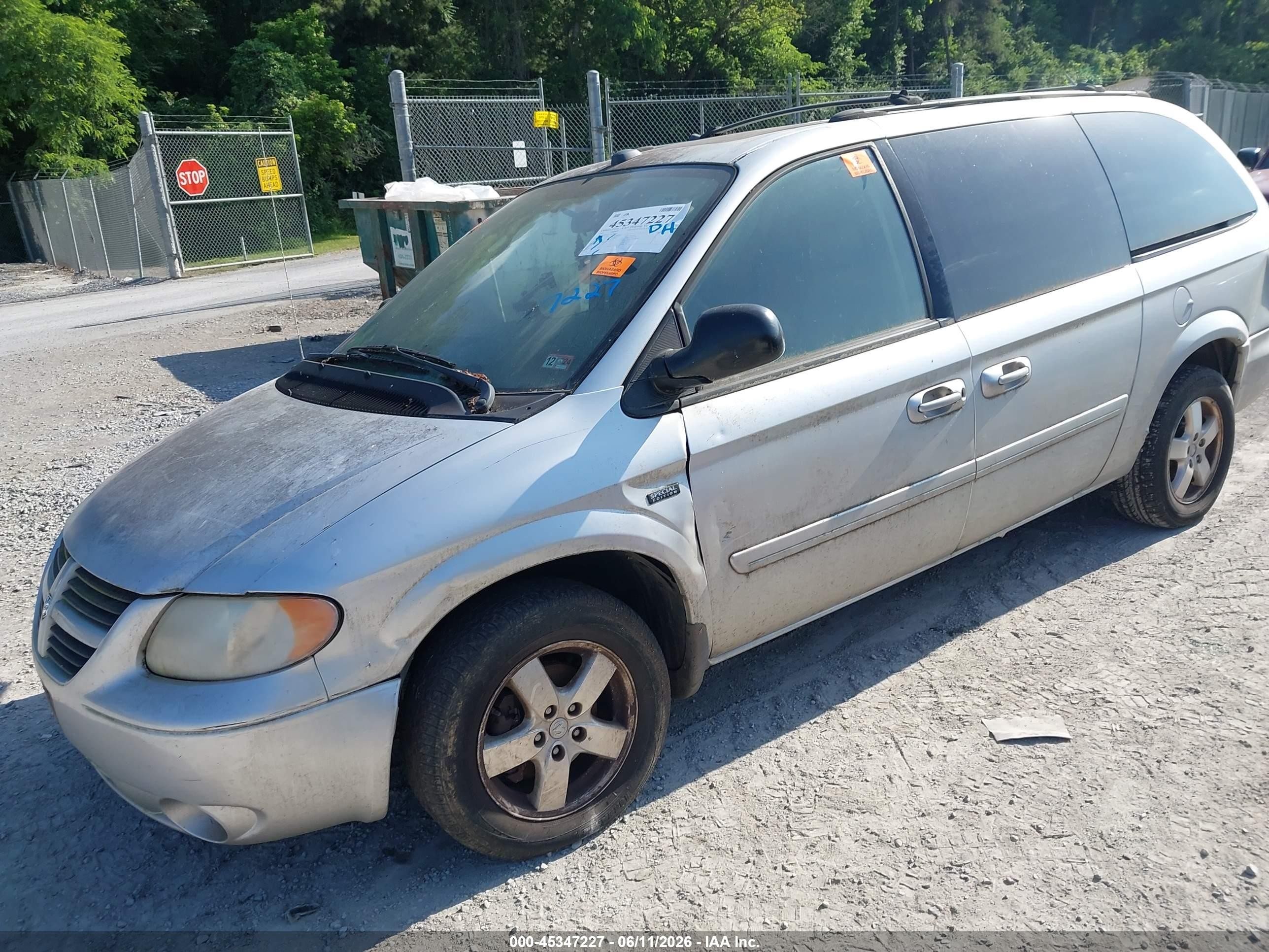 2005 Dodge Grand Caravan Sxt Silver vin: 2D4GP44L95R286081