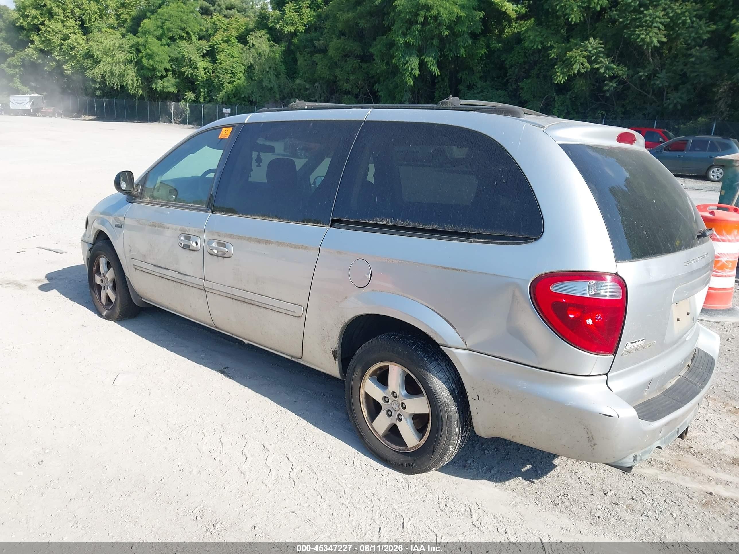 2005 Dodge Grand Caravan Sxt Silver vin: 2D4GP44L95R286081