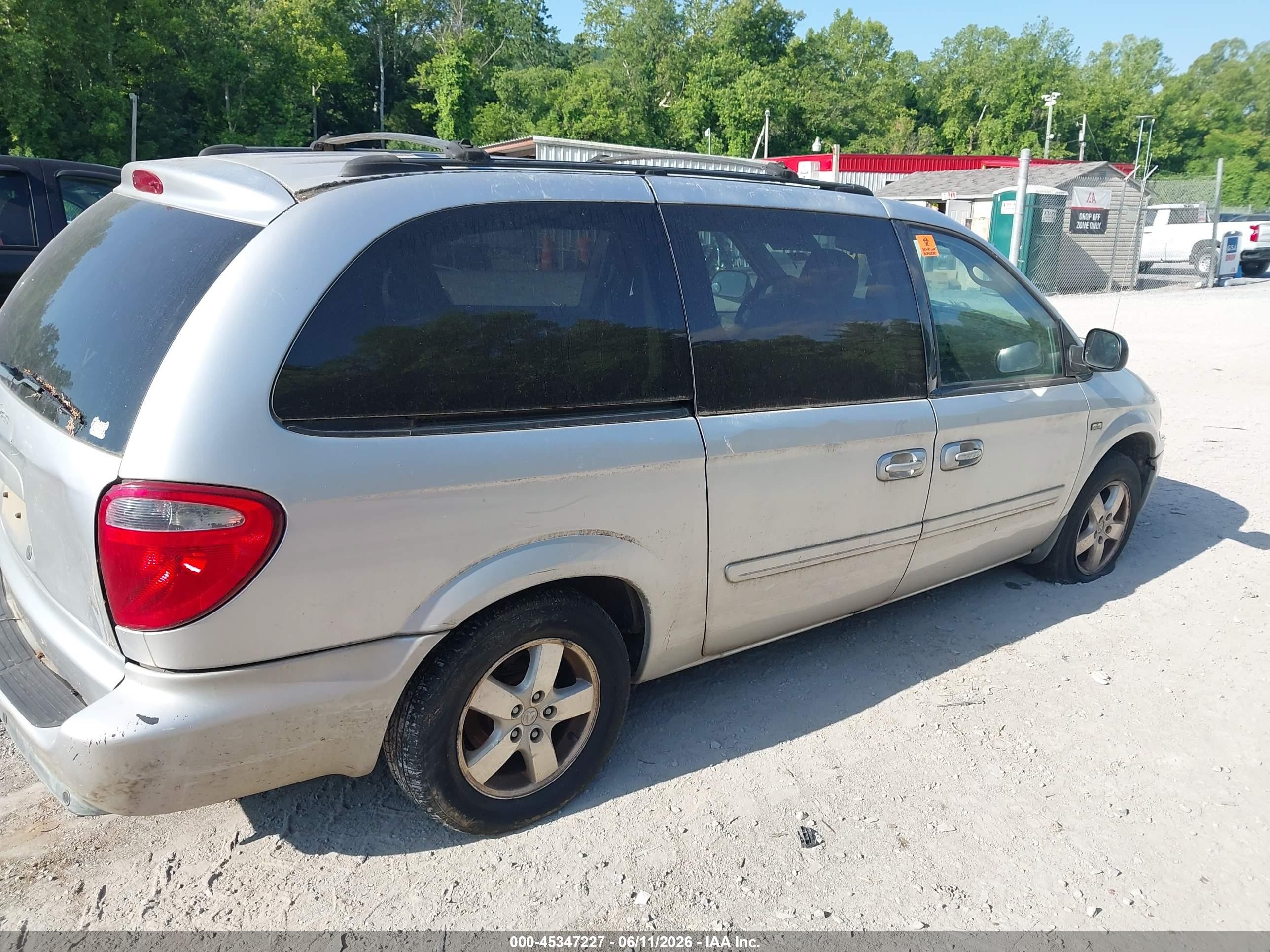 2005 Dodge Grand Caravan Sxt Silver vin: 2D4GP44L95R286081