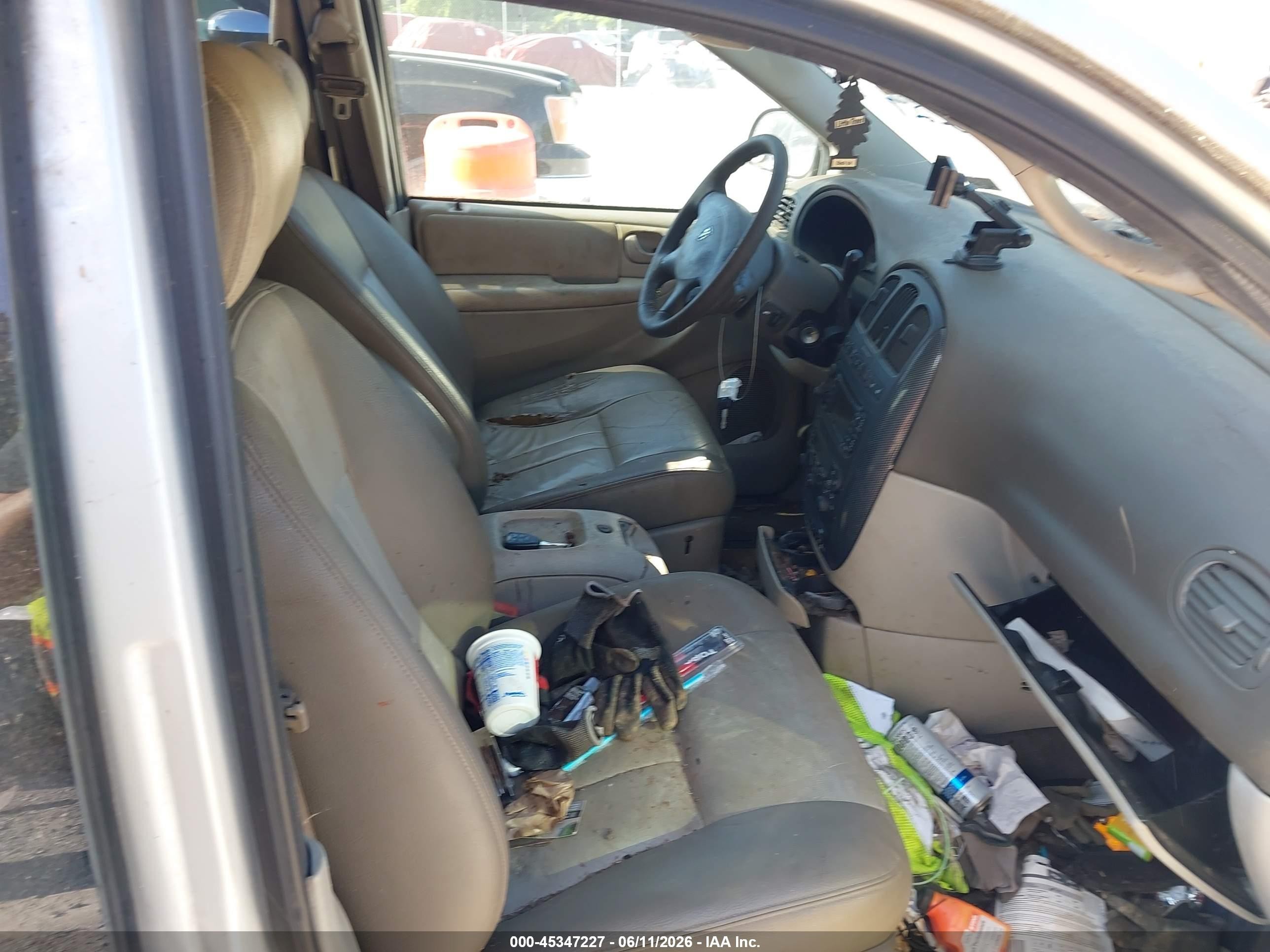2005 Dodge Grand Caravan Sxt Silver vin: 2D4GP44L95R286081