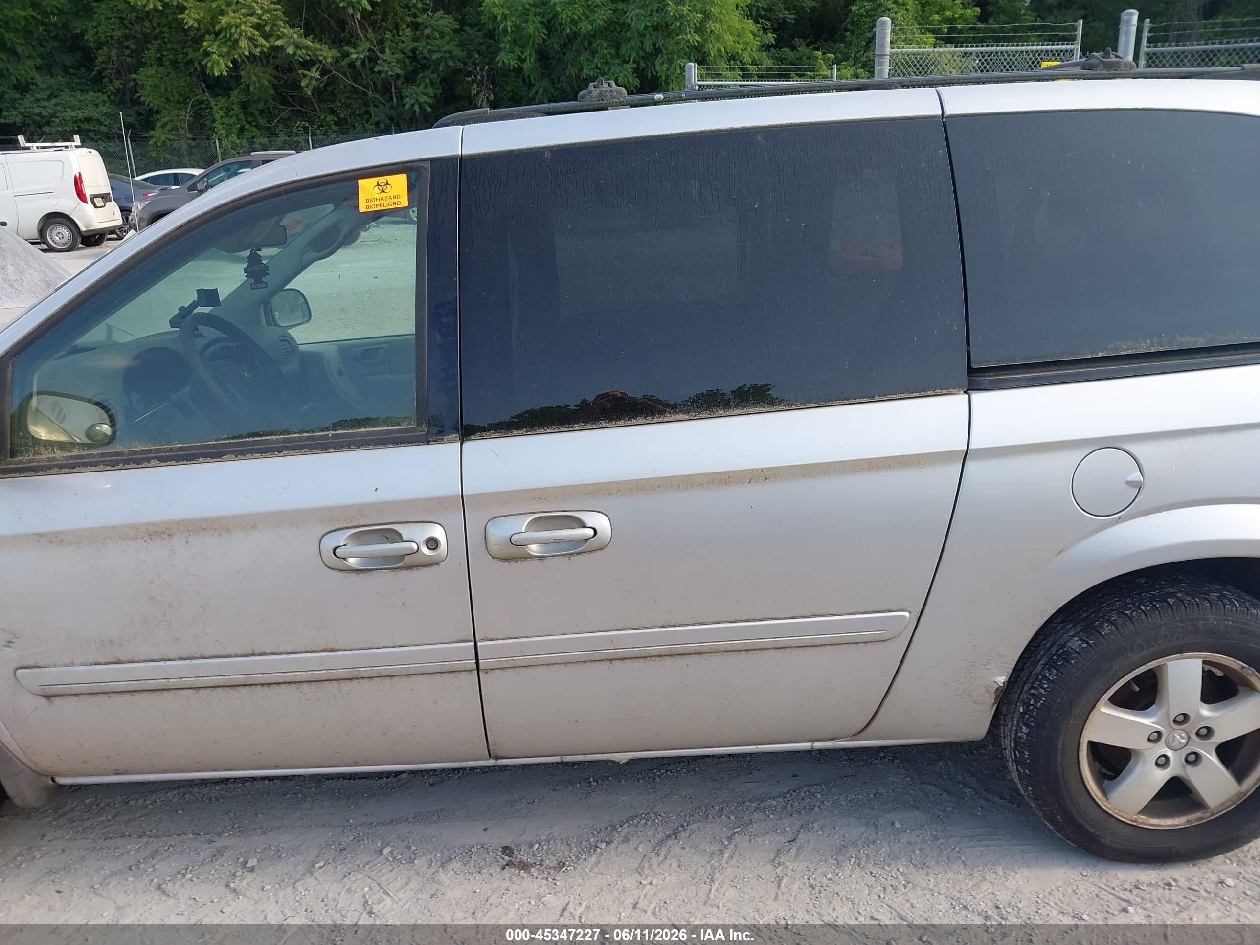 2005 Dodge Grand Caravan Sxt Silver vin: 2D4GP44L95R286081