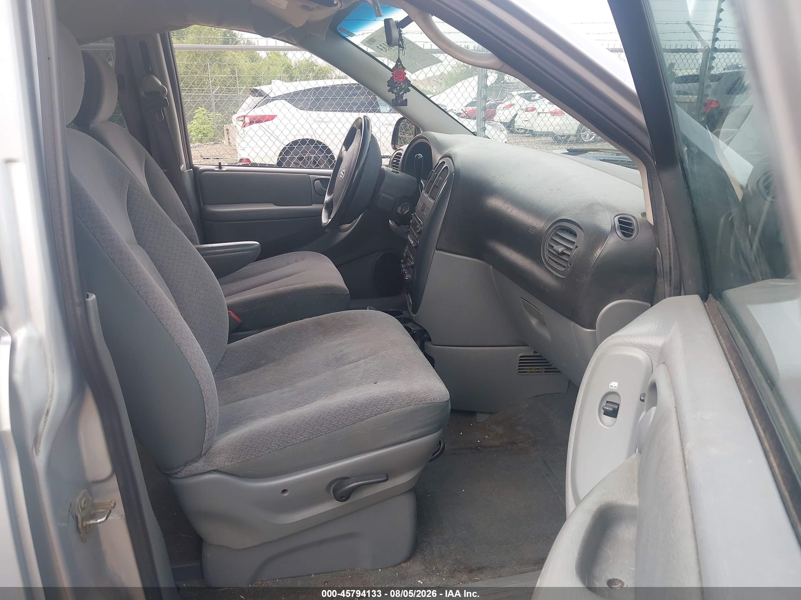 2005 Dodge Grand Caravan Sxt Silver vin: 2D4GP44L95R600022