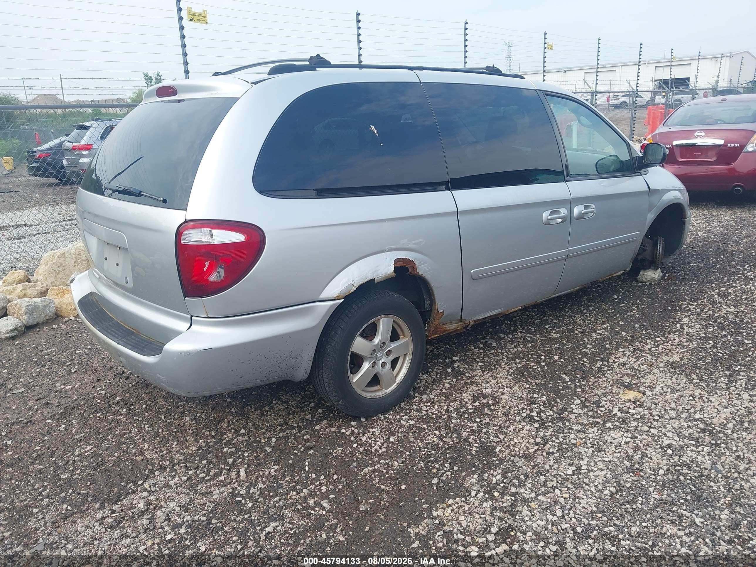 2005 Dodge Grand Caravan Sxt Silver vin: 2D4GP44L95R600022