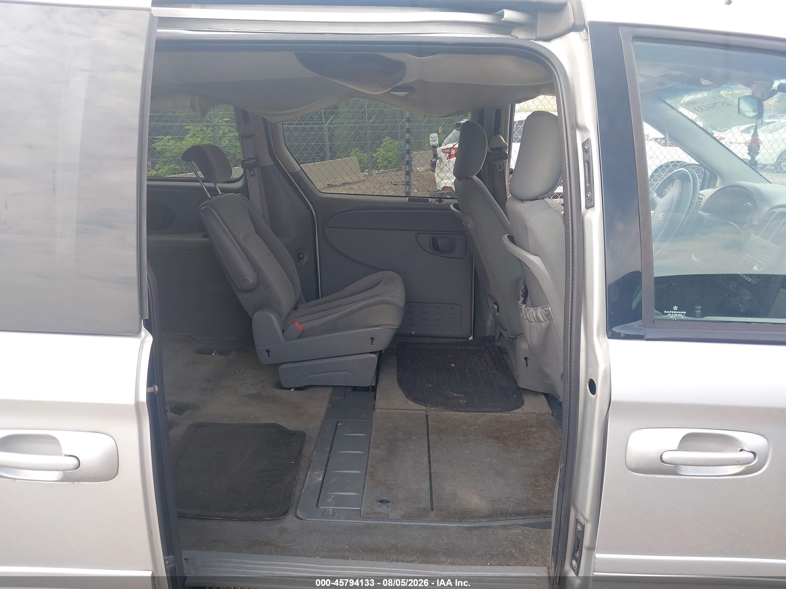 2005 Dodge Grand Caravan Sxt Silver vin: 2D4GP44L95R600022