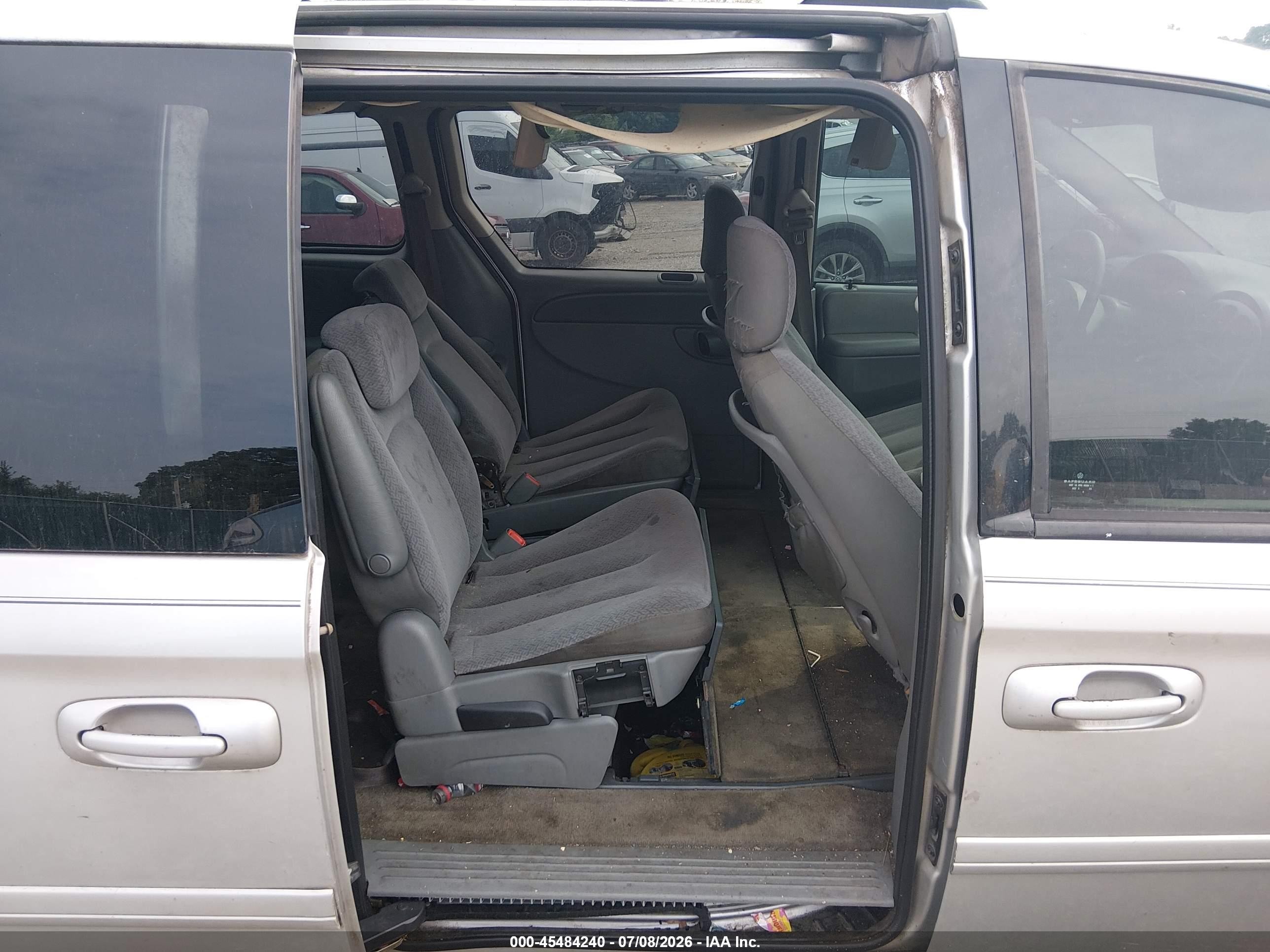 2006 Dodge Grand Caravan Sxt Silver vin: 2D4GP44L96R635564