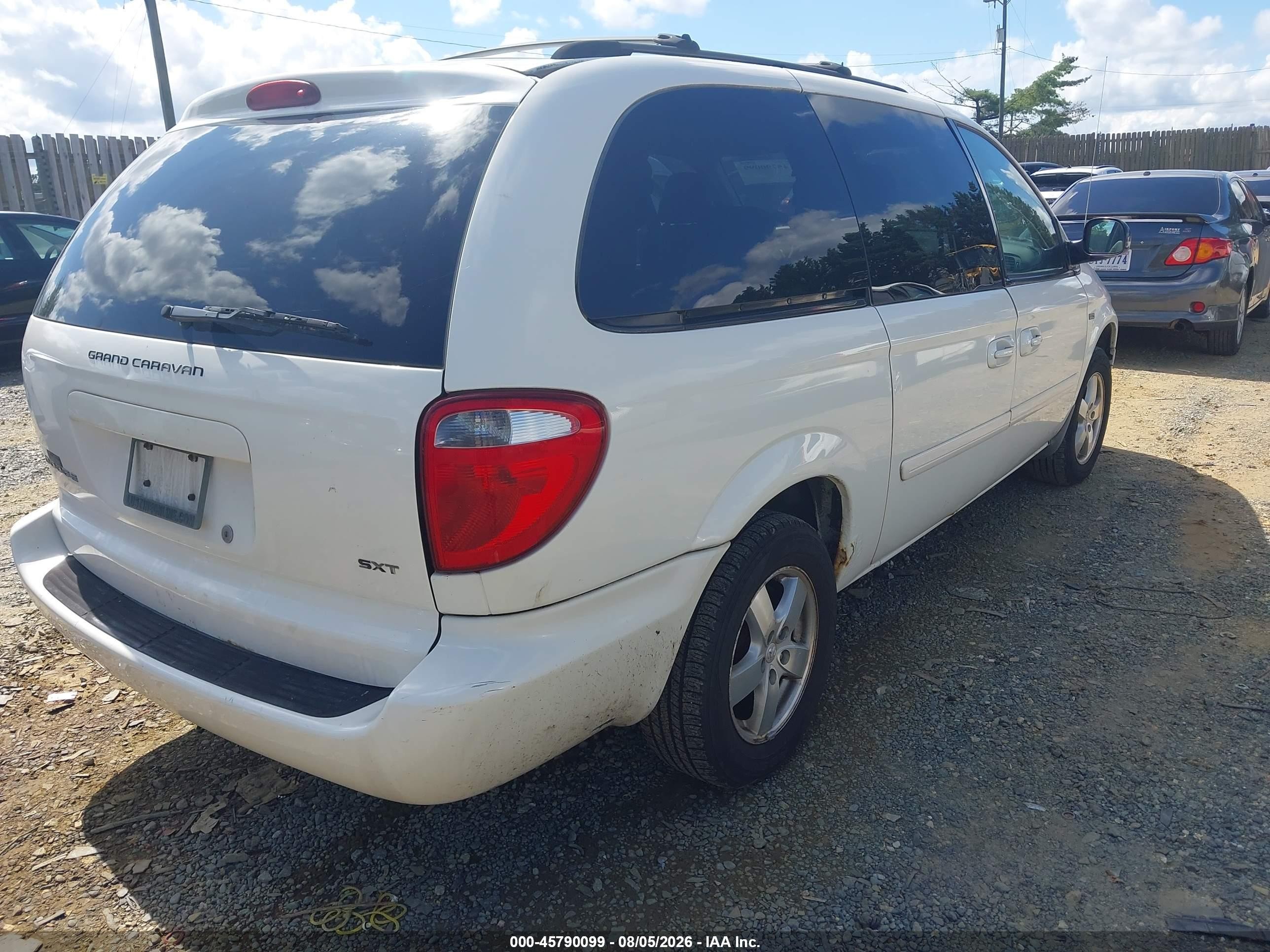 2007 Dodge Grand Caravan Sxt White vin: 2D4GP44L97R286374