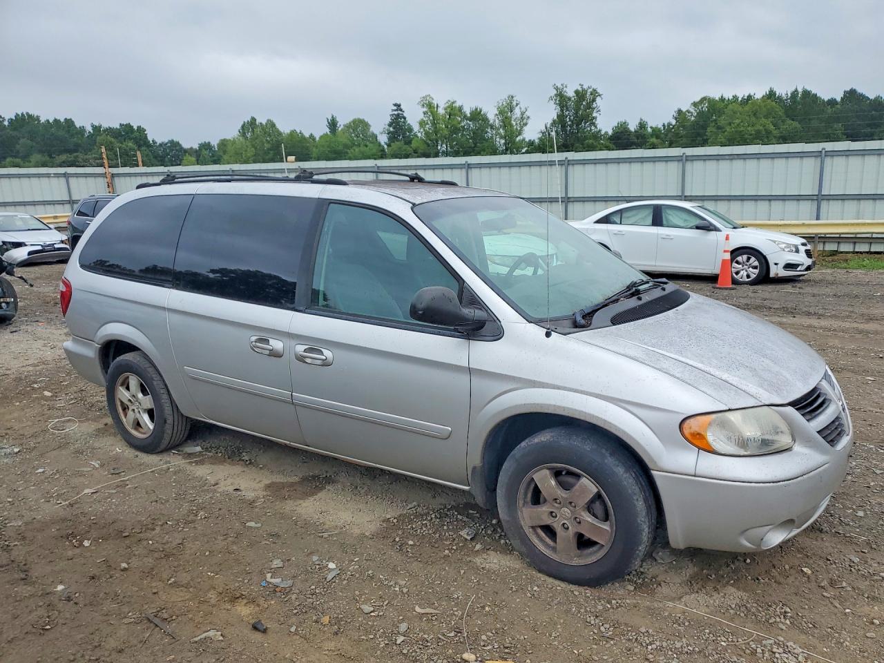 2005 Dodge Grand Caravan Sxt Silver vin: 2D4GP44LX5R266325