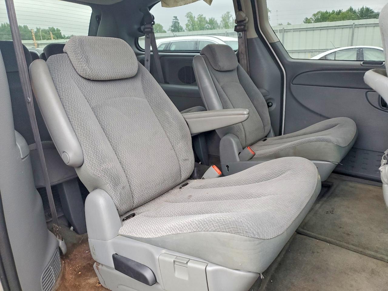 2005 Dodge Grand Caravan Sxt Silver vin: 2D4GP44LX5R266325
