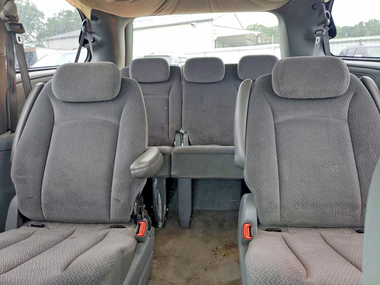 2005 Dodge Grand Caravan Sxt Silver vin: 2D4GP44LX5R266325