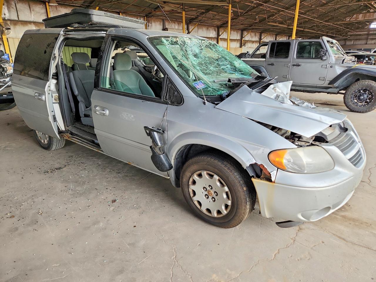 2005 Dodge Grand Caravan Sxt Silver vin: 2D4GP44LX5R392796