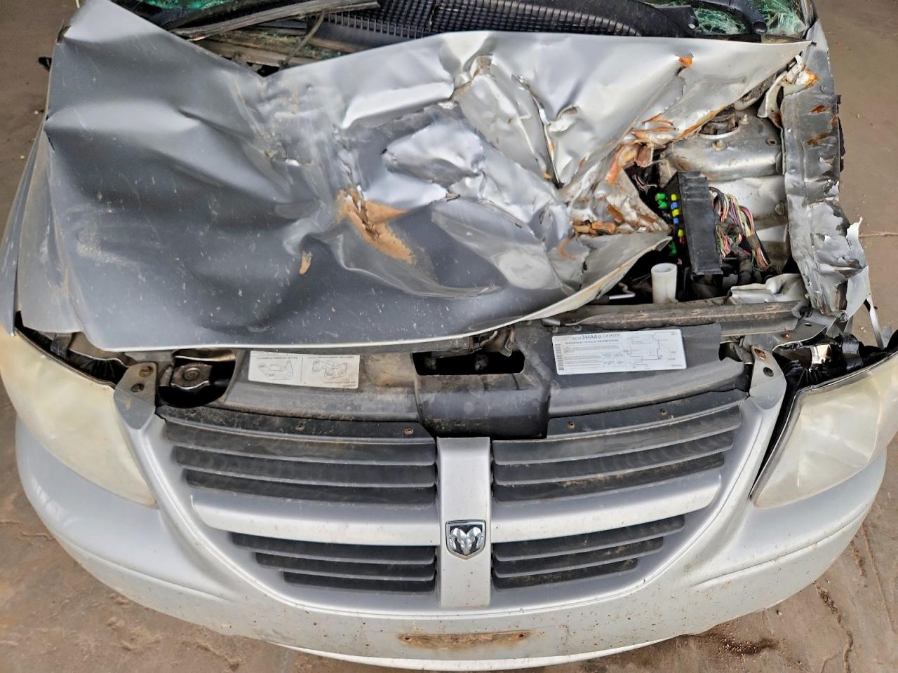 2005 Dodge Grand Caravan Sxt Silver vin: 2D4GP44LX5R392796