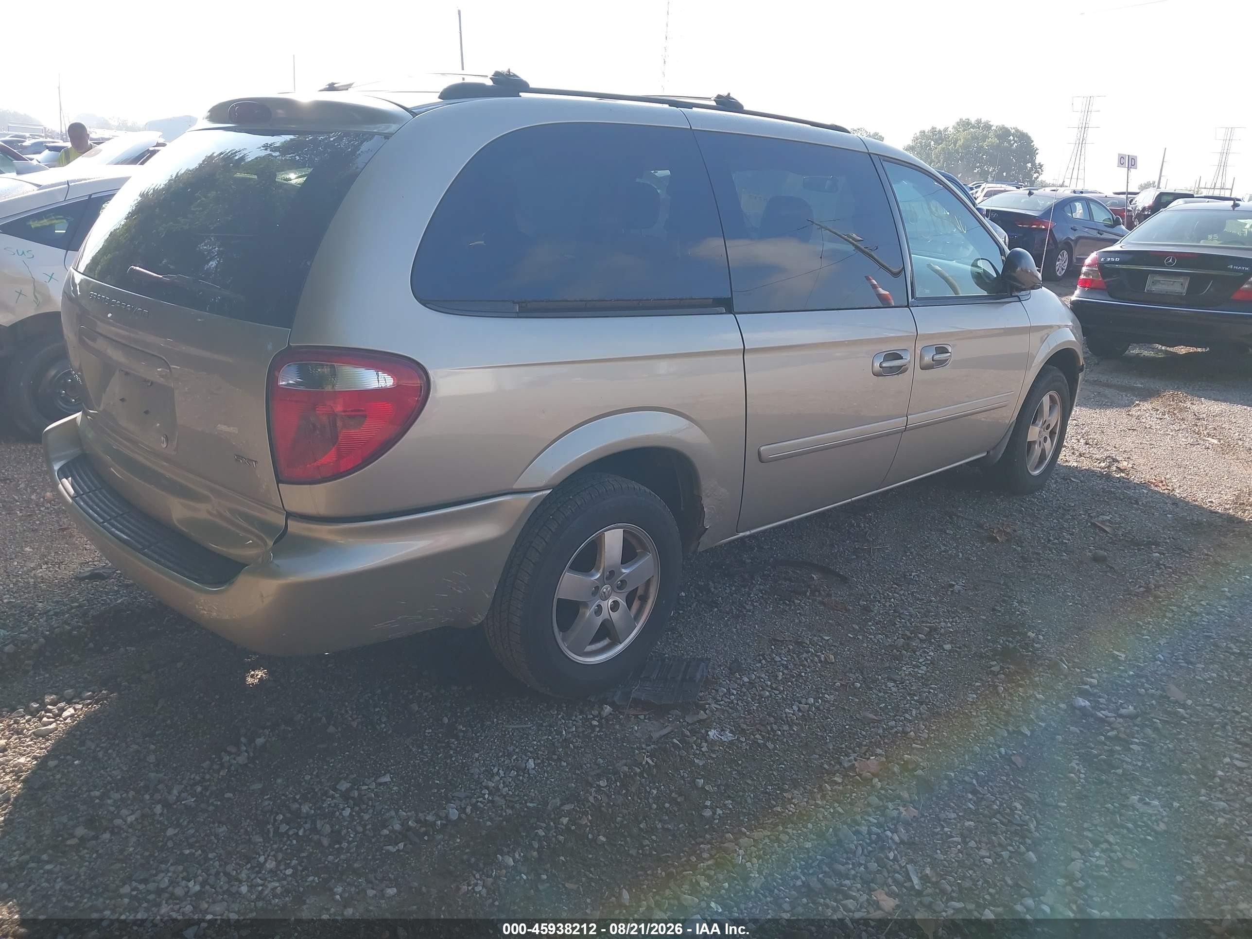 2005 Dodge Grand Caravan Sxt Gold vin: 2D4GP44LX5R569377