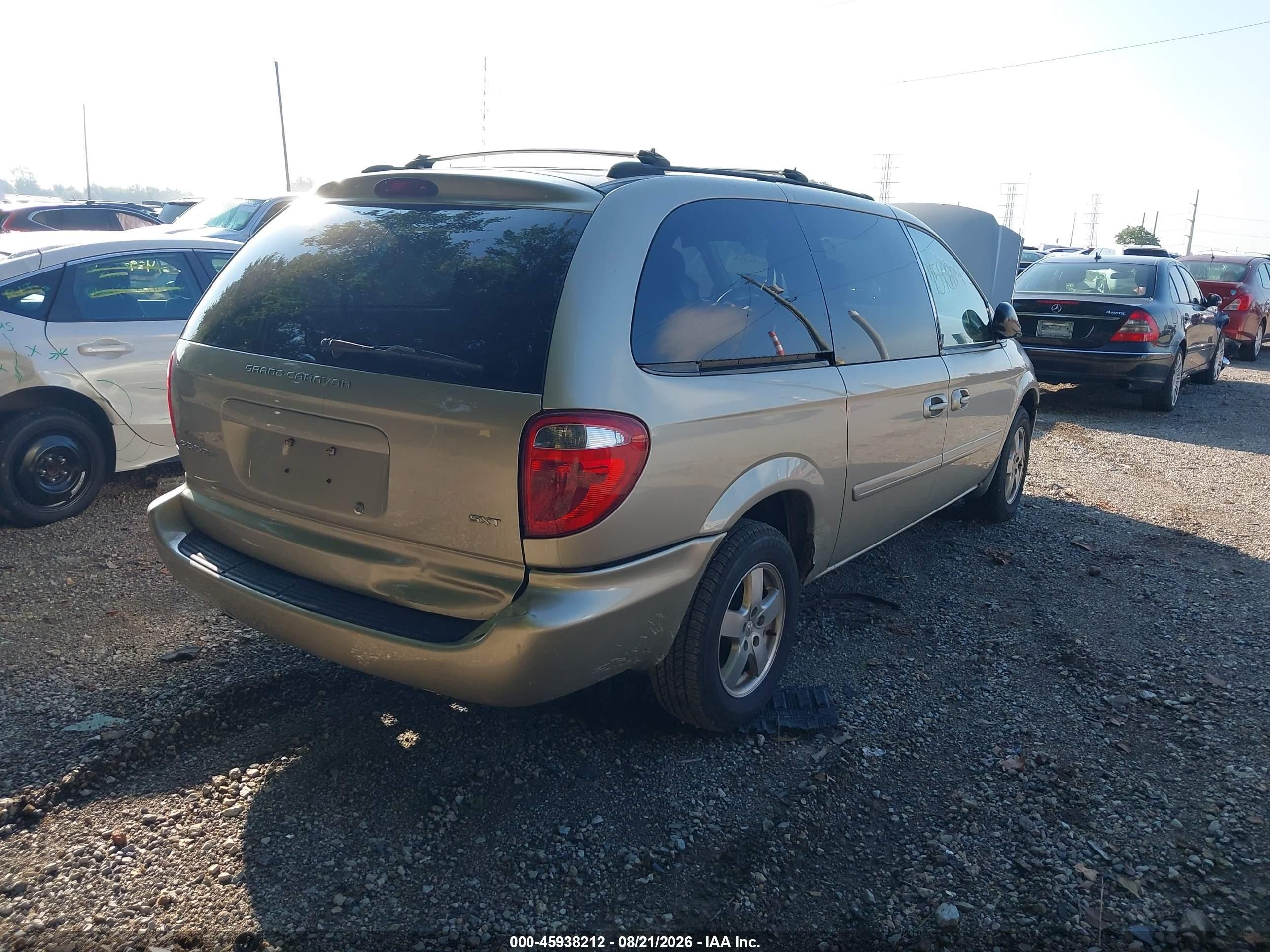 2005 Dodge Grand Caravan Sxt Gold vin: 2D4GP44LX5R569377