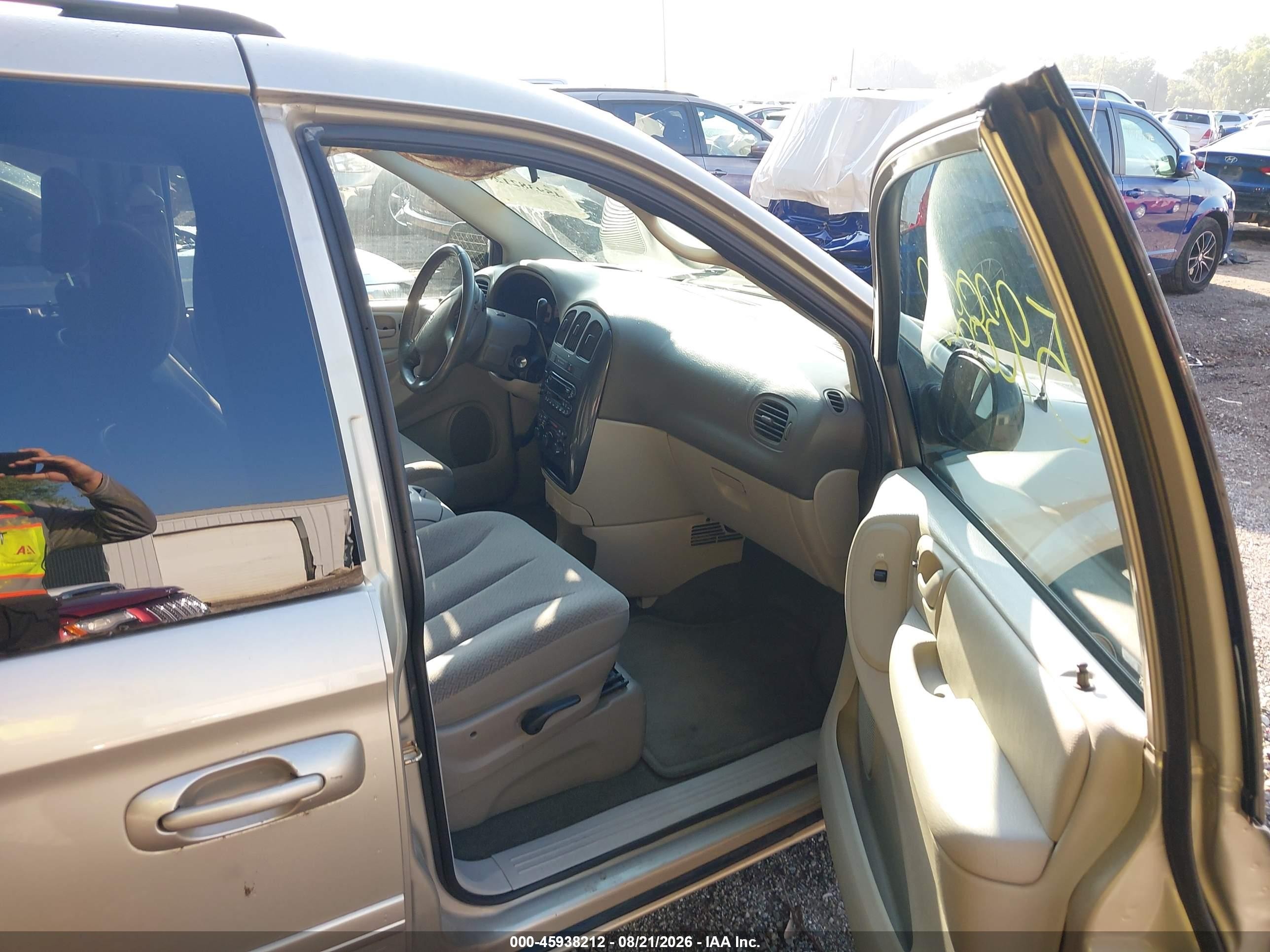 2005 Dodge Grand Caravan Sxt Gold vin: 2D4GP44LX5R569377