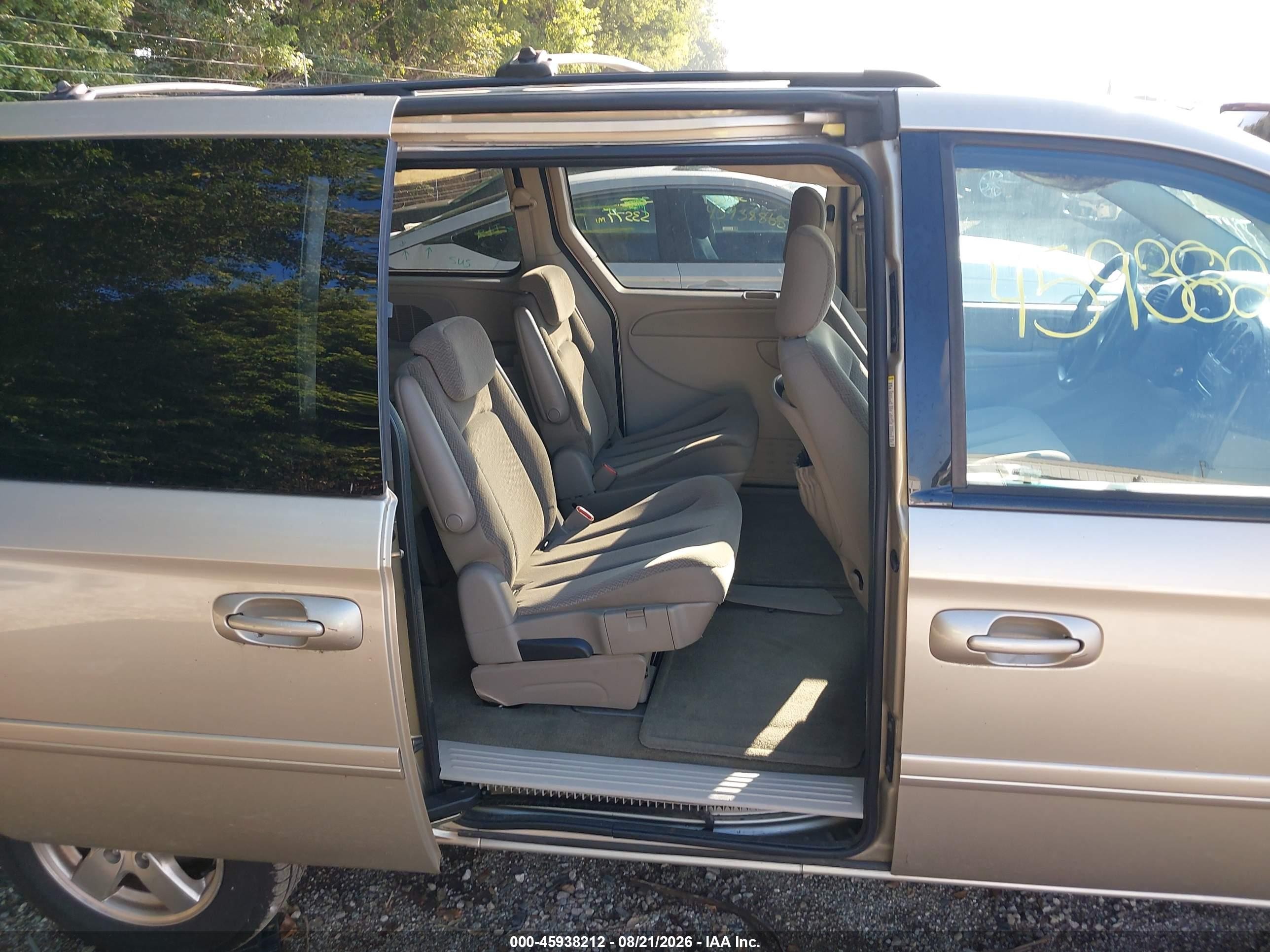2005 Dodge Grand Caravan Sxt Gold vin: 2D4GP44LX5R569377