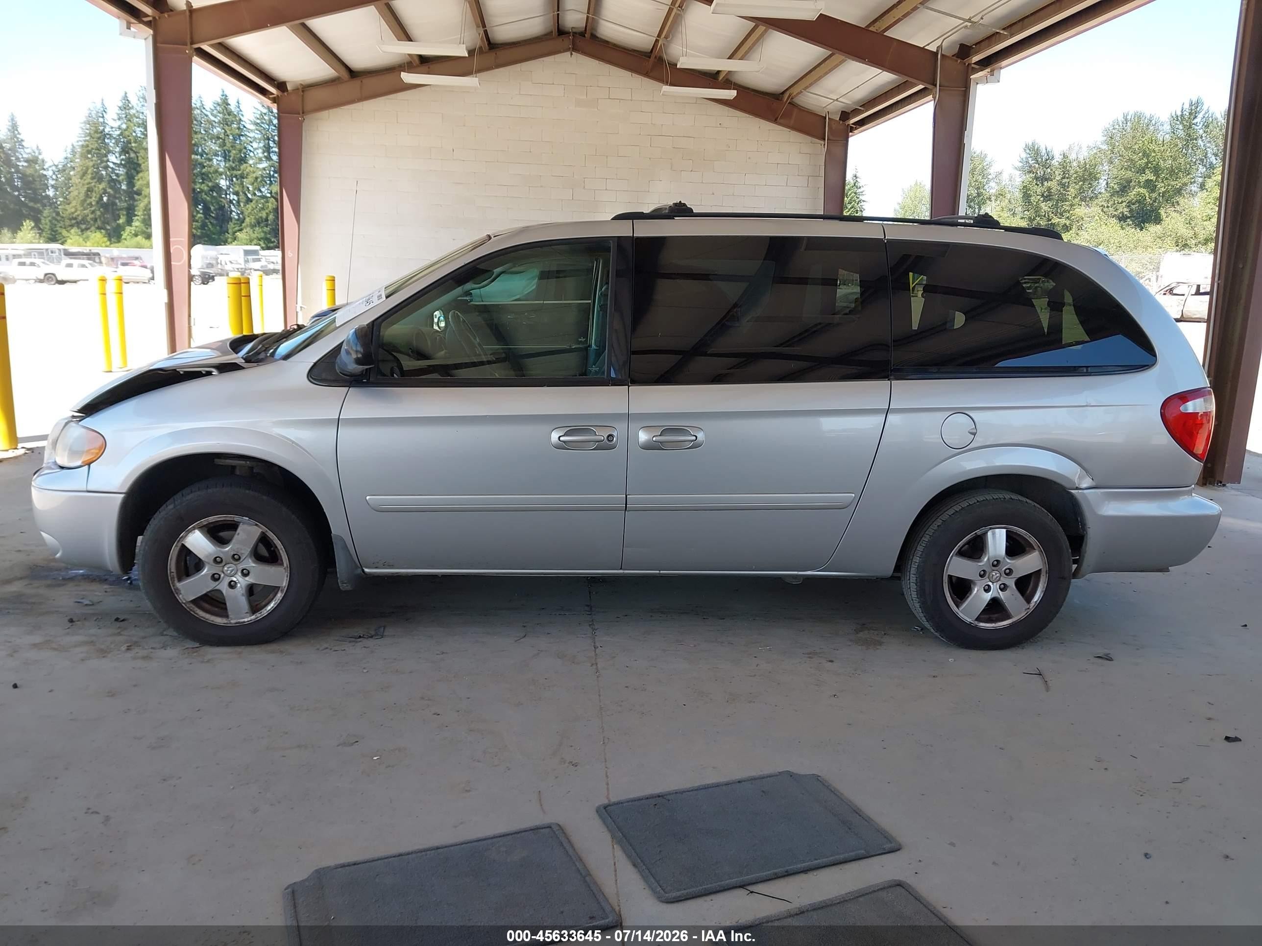 2005 Dodge Caravan Sxt Silver vin: 2D4GP44LX5R573879